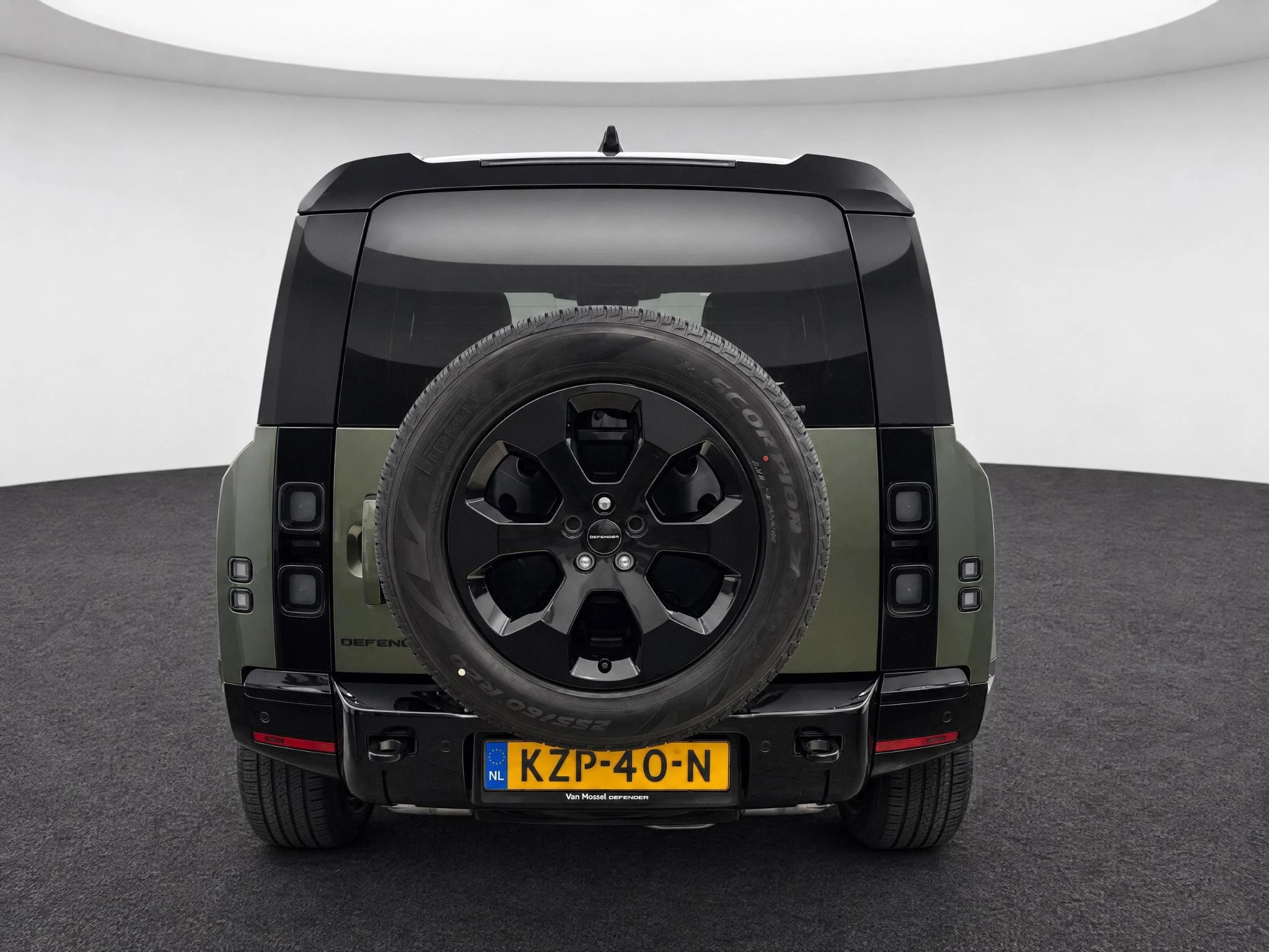 Land Rover-Defender-image-12