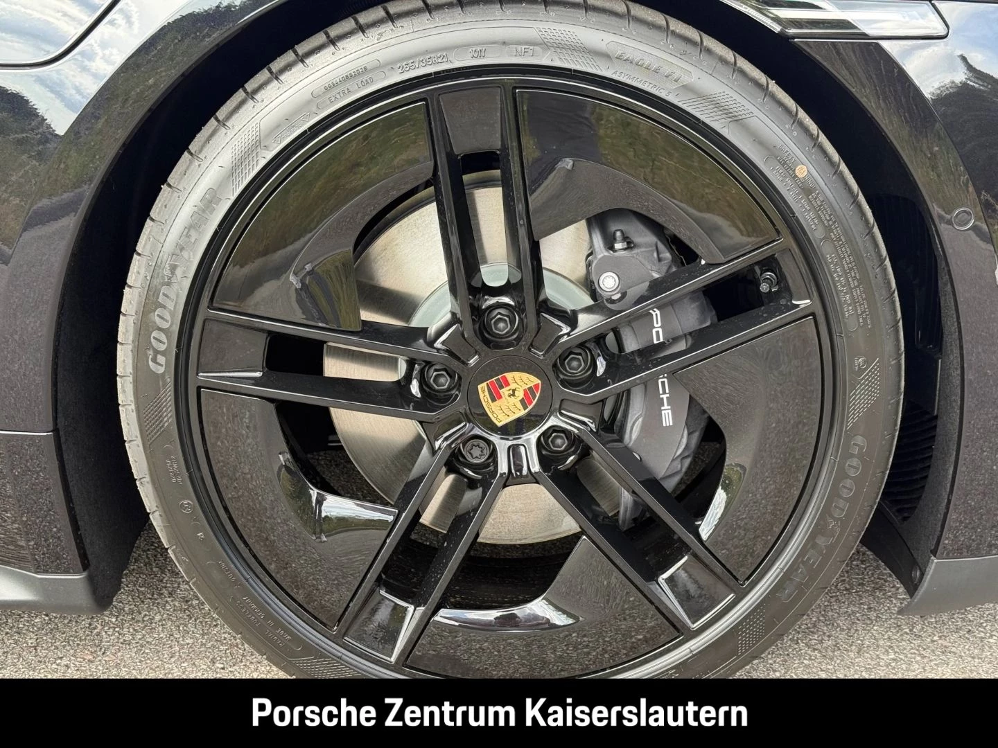 Porsche Taycan Black Edition InnoDrive HA-Lenkung HeadUp black edition