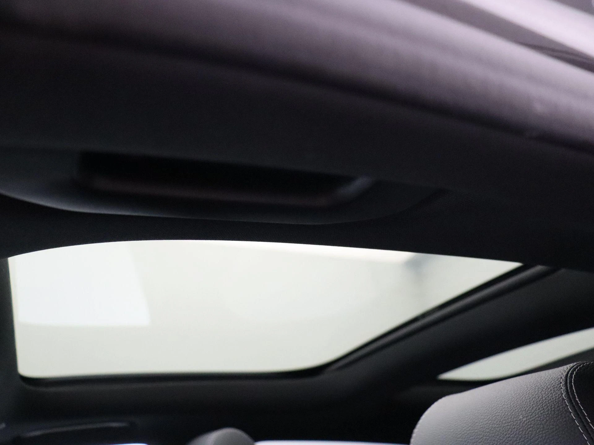 Mercedes-Benz-GLA-image-12
