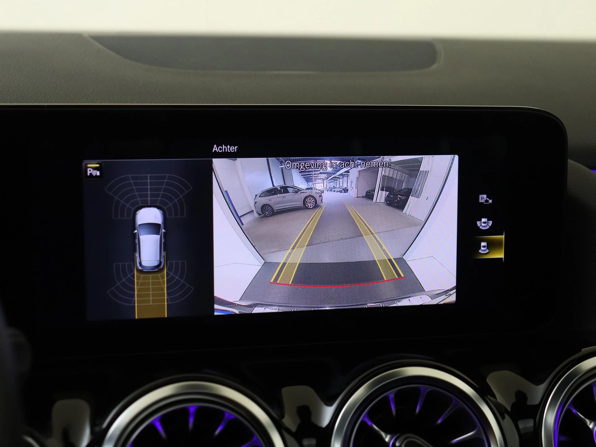 Mercedes-Benz-GLA-image-18