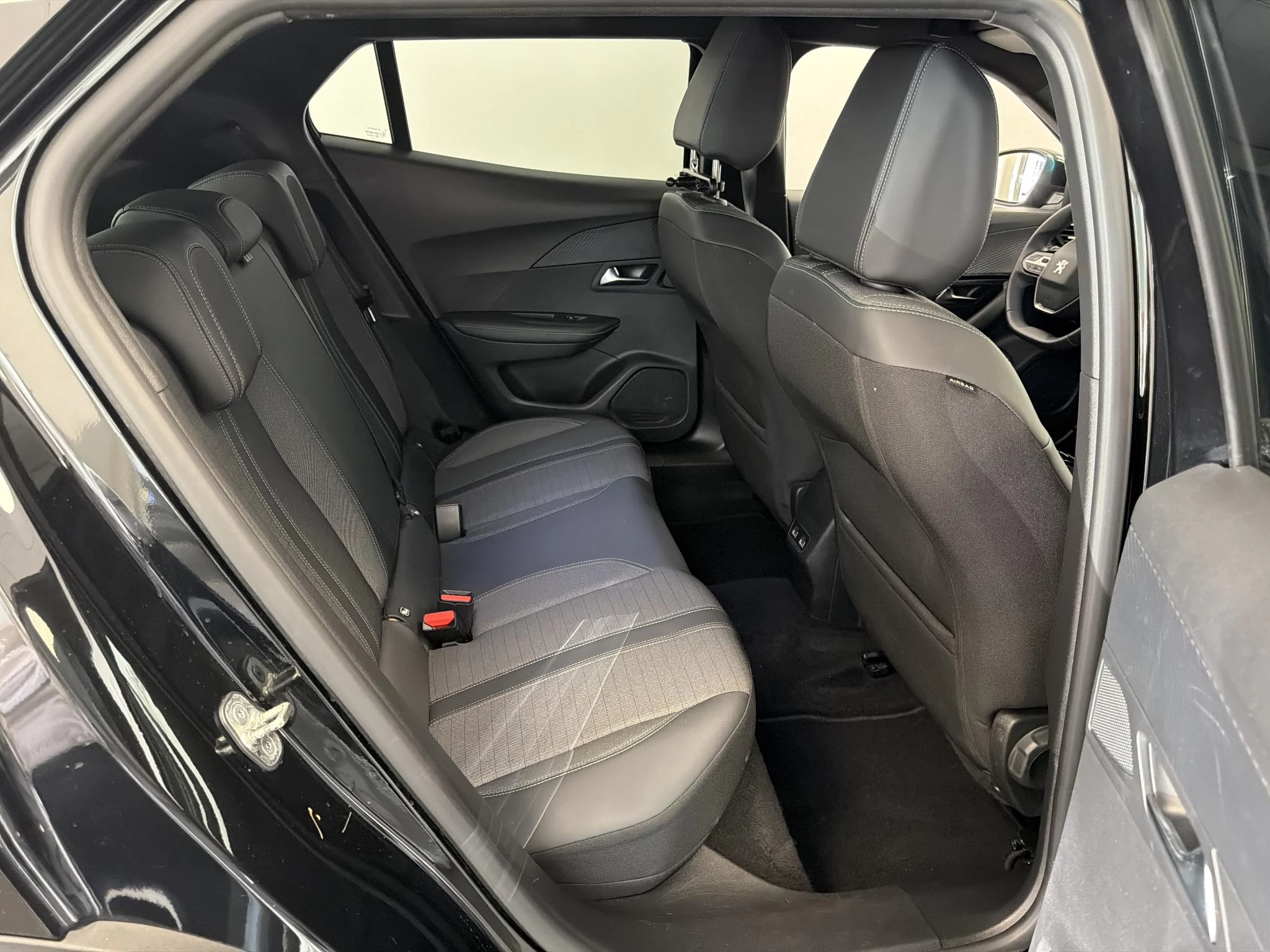 Peugeot e-2008