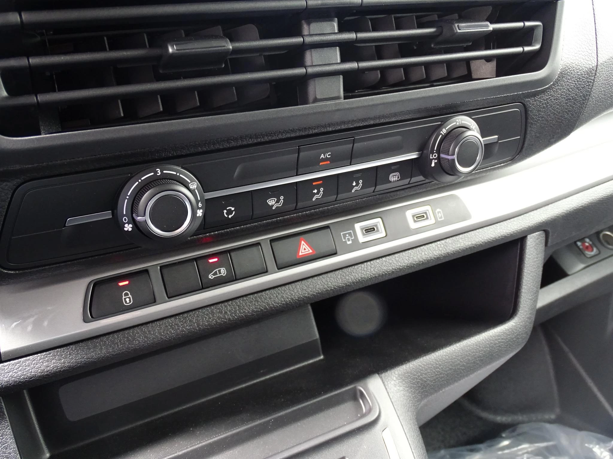Opel Vivaro 2.2 Turbo D 180 S/S AT8 L3H1