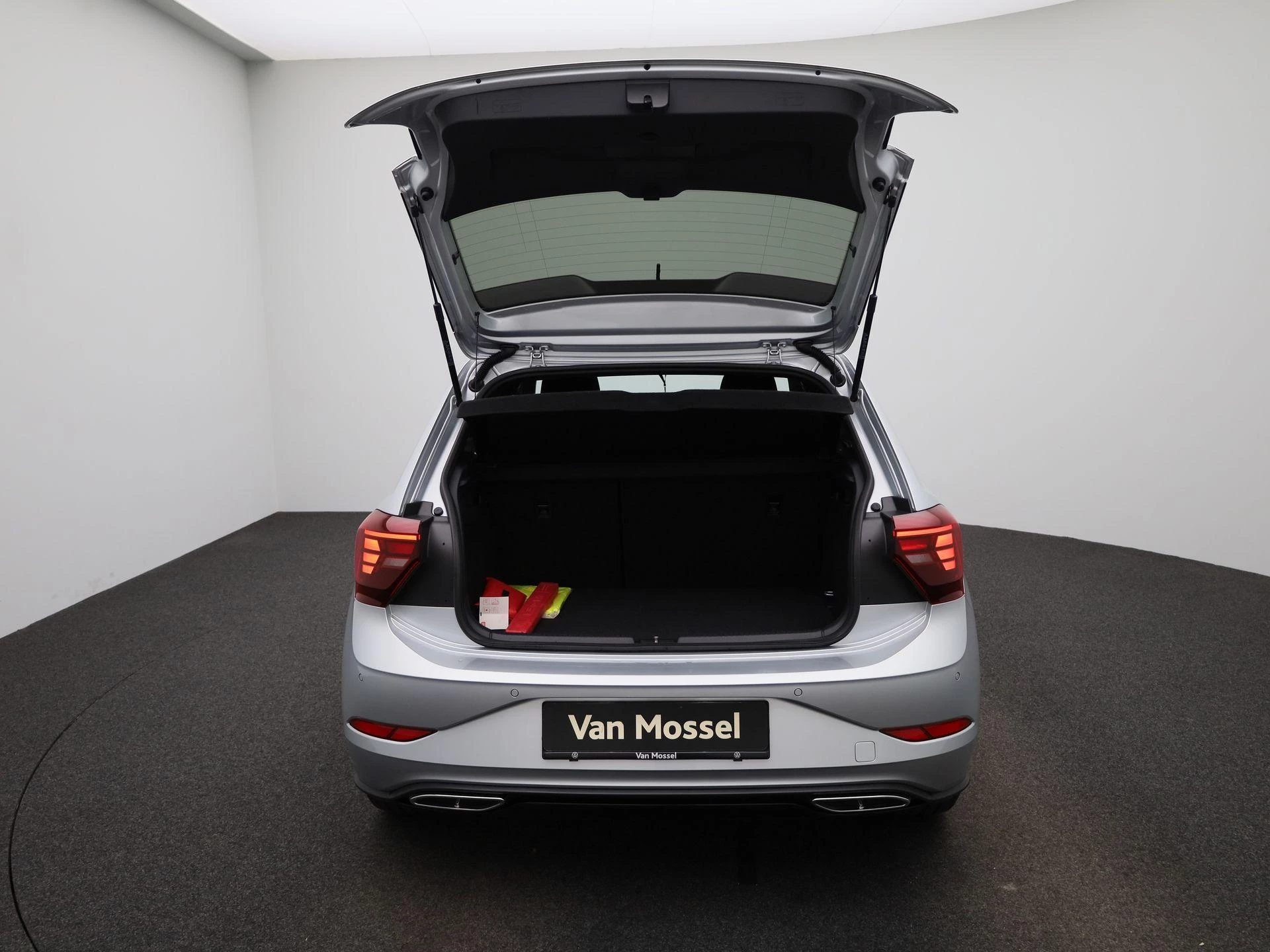 Volkswagen-Polo-image-10