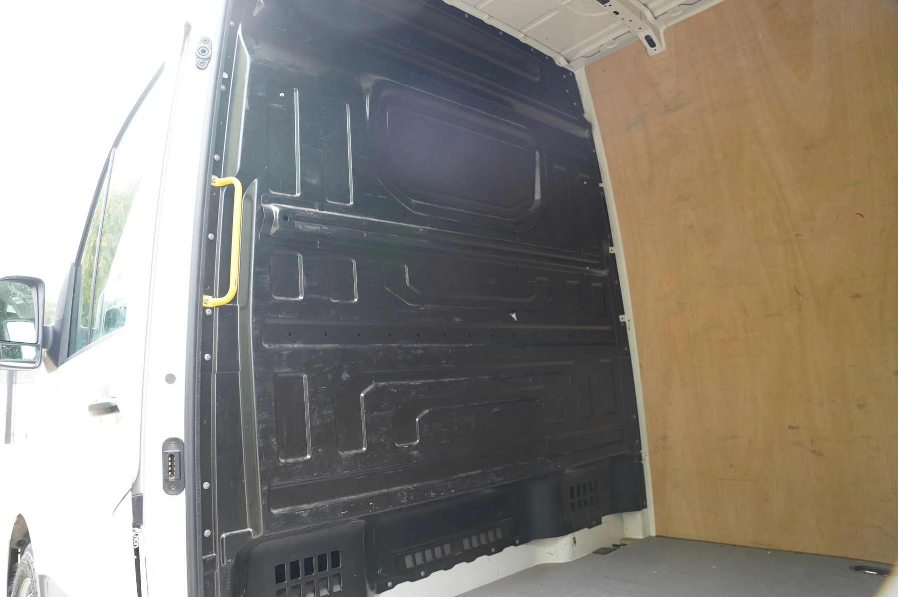 Volkswagen-Crafter-image-34