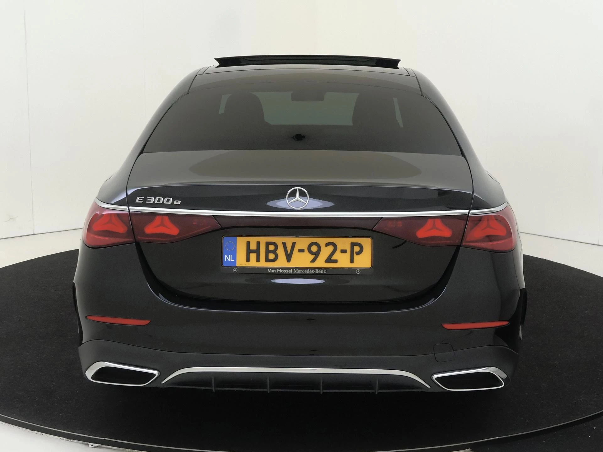 Mercedes-Benz-E-Klasse-image-5