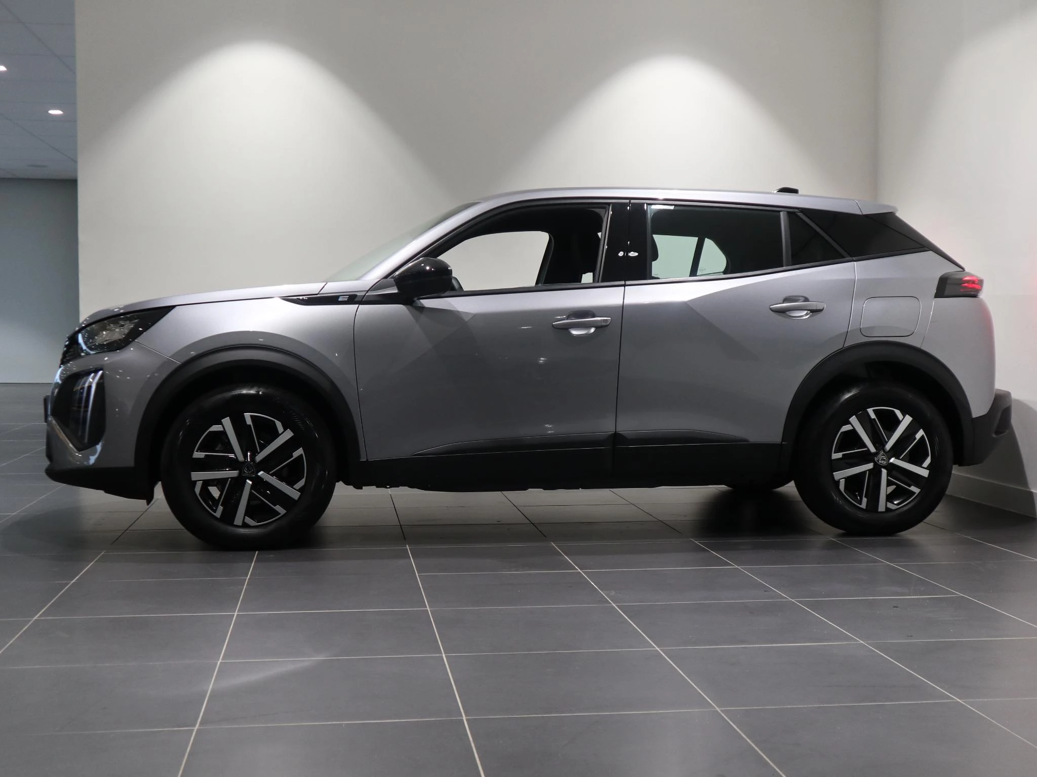 Peugeot-e-2008-image-3