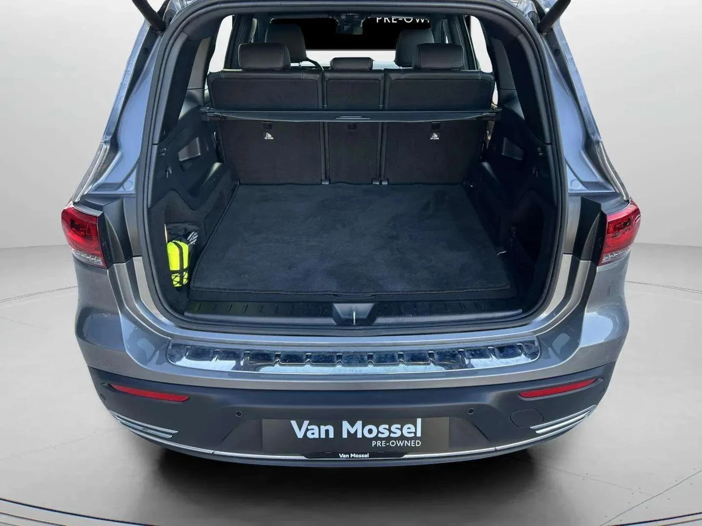 Mercedes-Benz-EQB-image-20