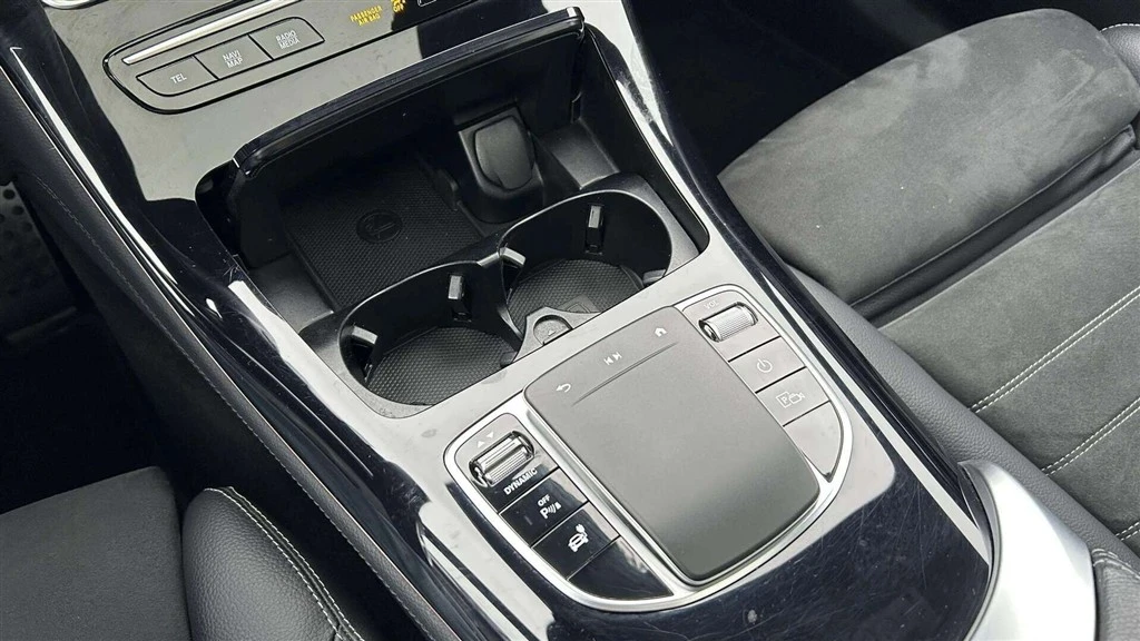 Mercedes-Benz-EQC-image-25