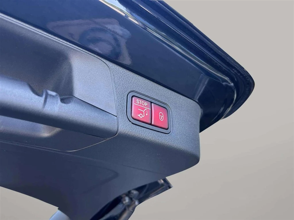 Mercedes-Benz-EQB-image-24