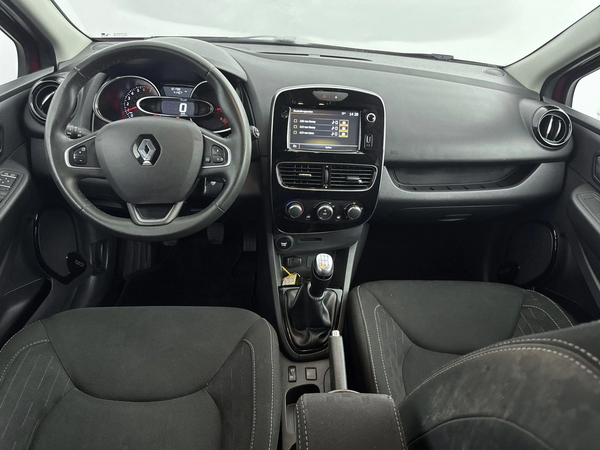 Renault-Clio-image-17