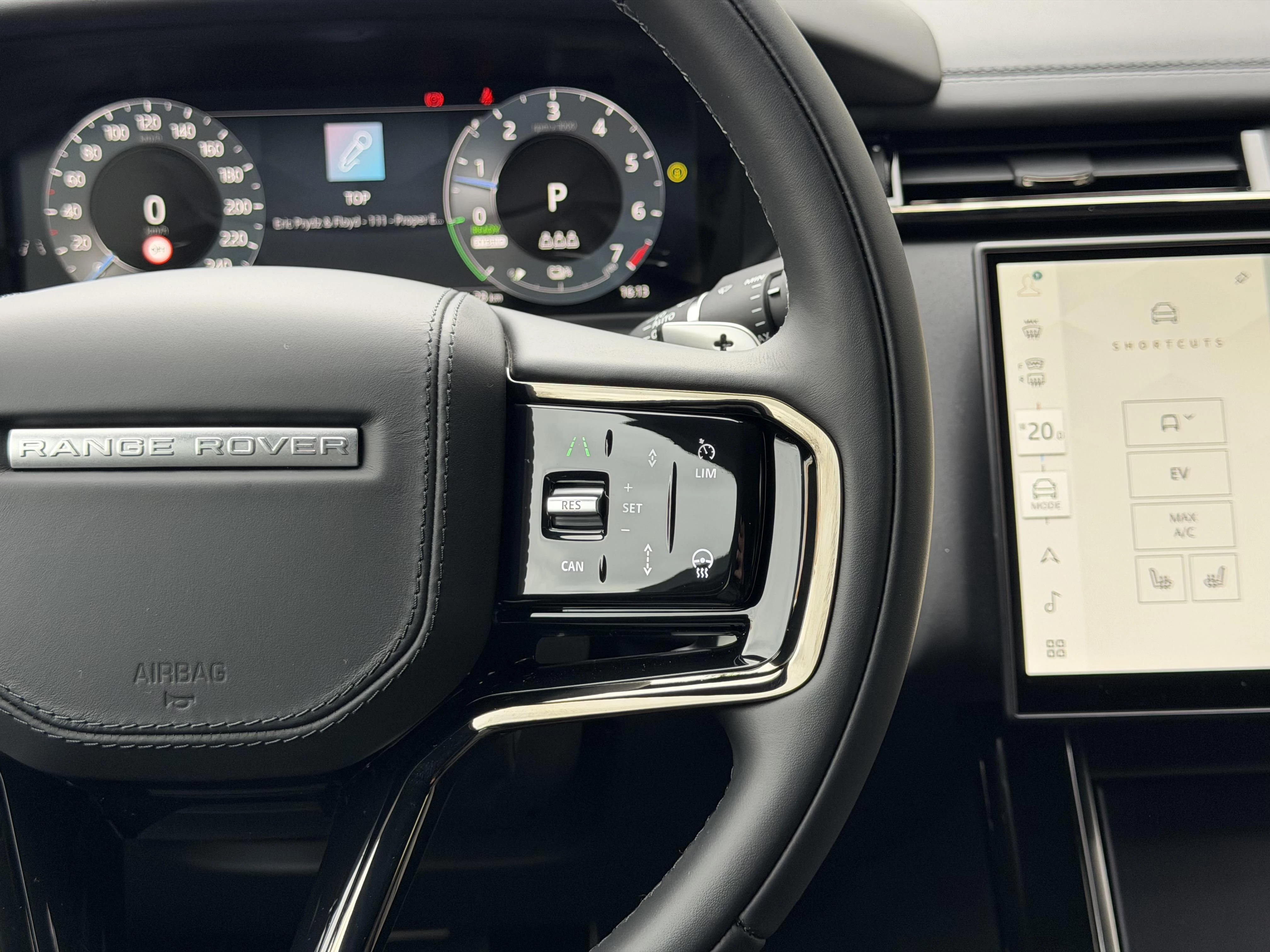 Land Rover Range Rover Velar P400e Dynamic SE AWD Auto. 26.5MY