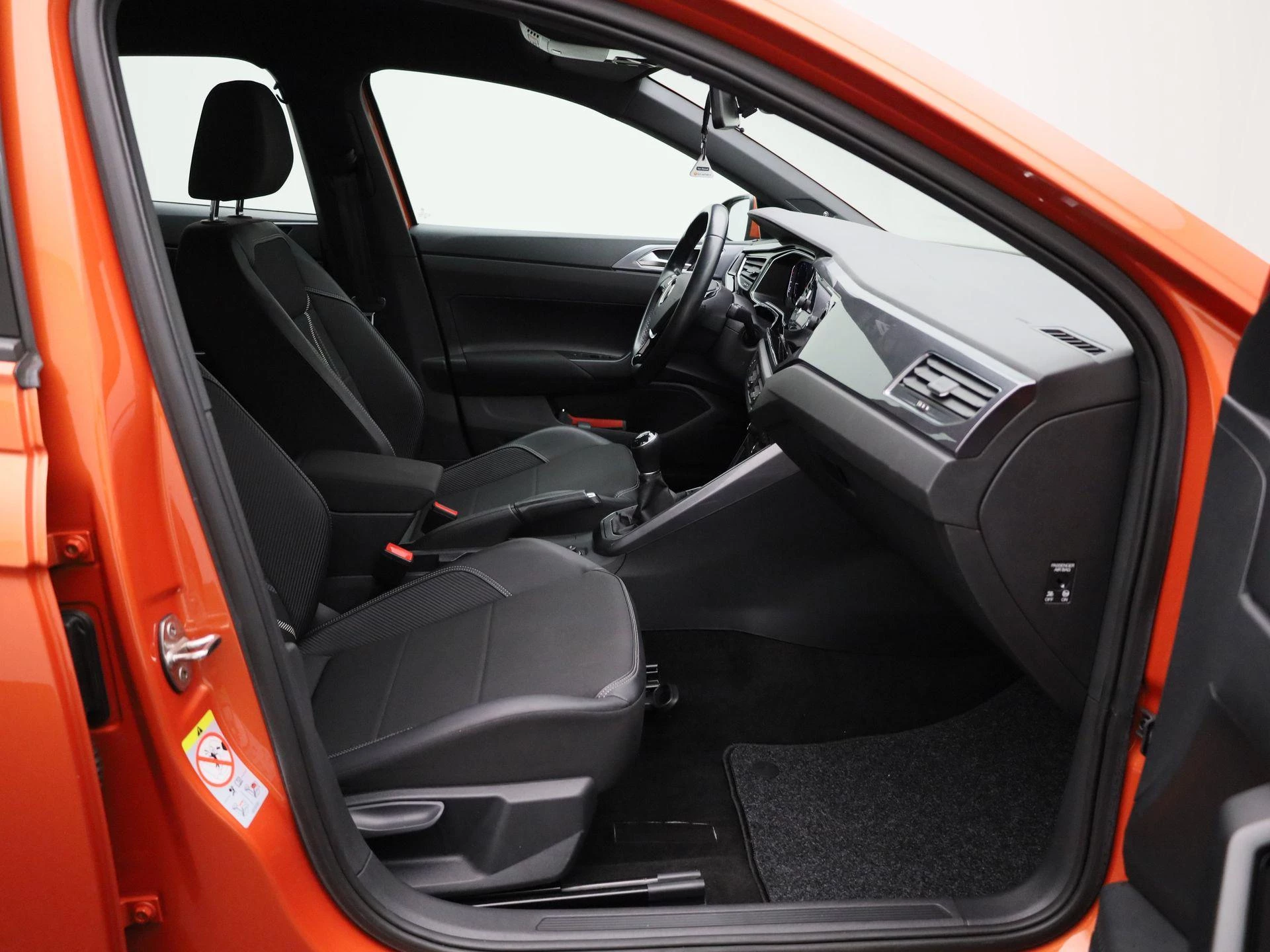 Volkswagen-Polo-image-31