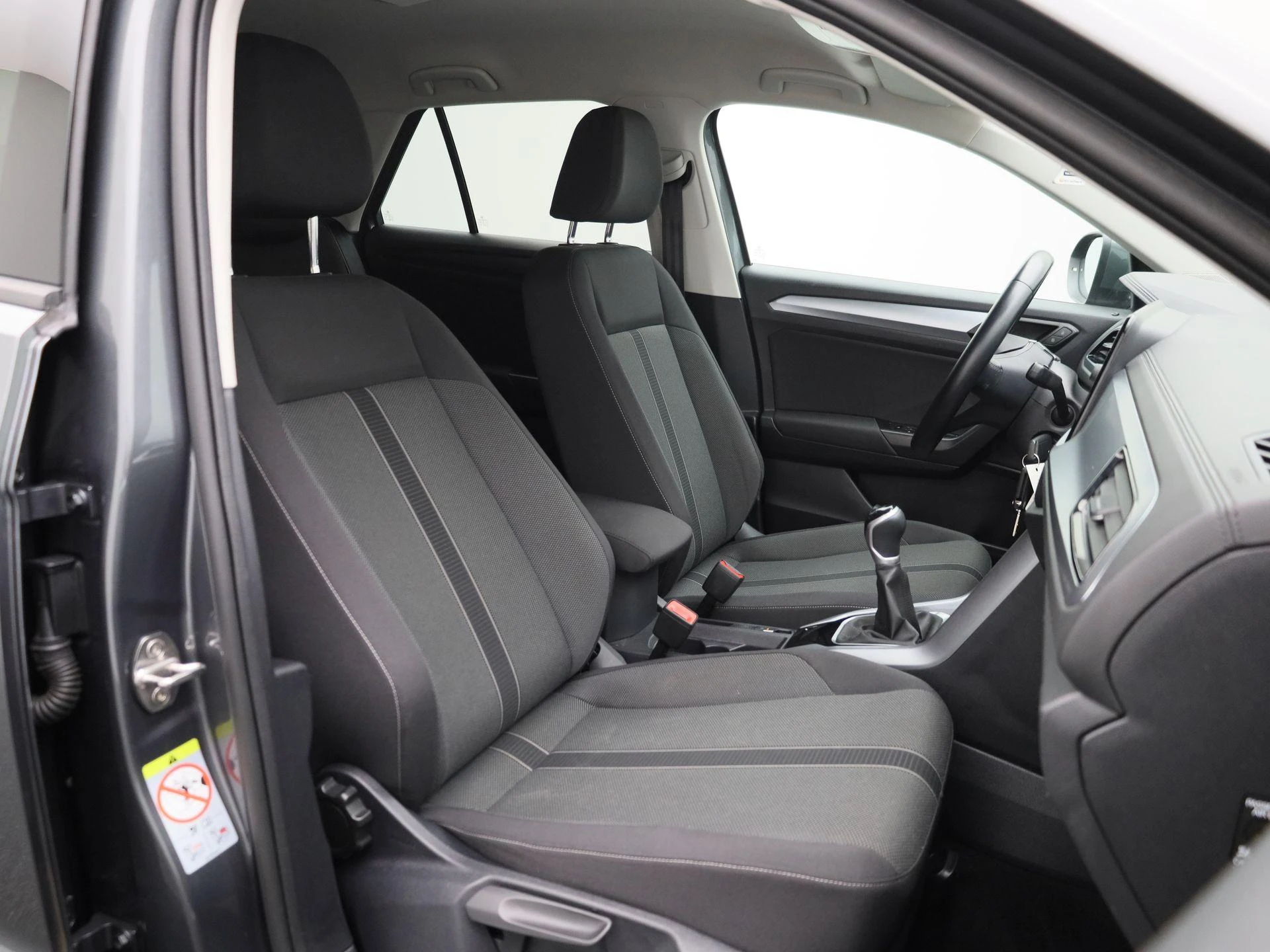 Volkswagen-T-Roc-image-27