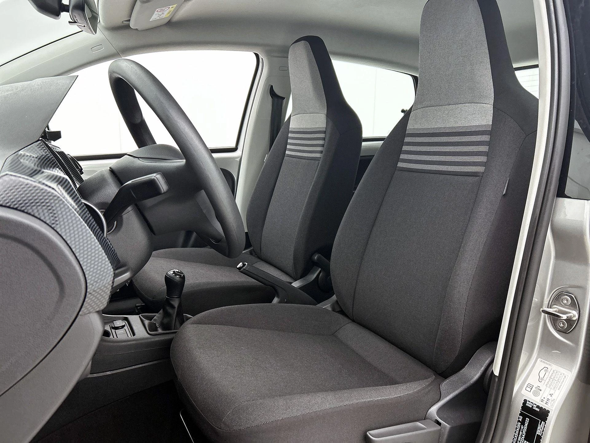 Volkswagen-up!-image-30