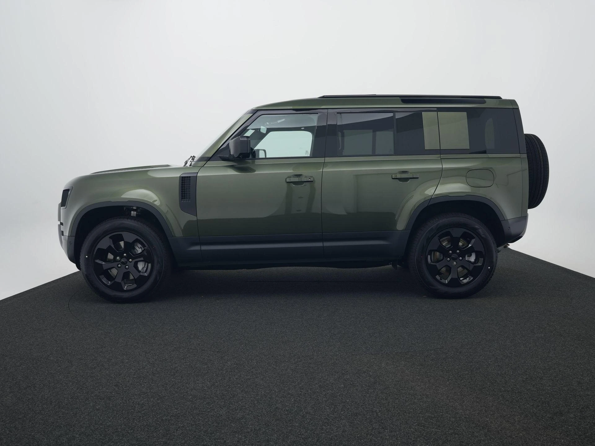 Land Rover-Defender-image-4