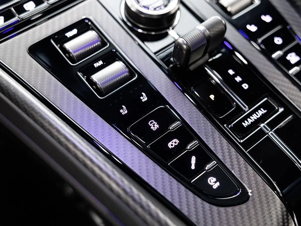 Aston Martin DB12 S Coupe Aston Martin Hamburg