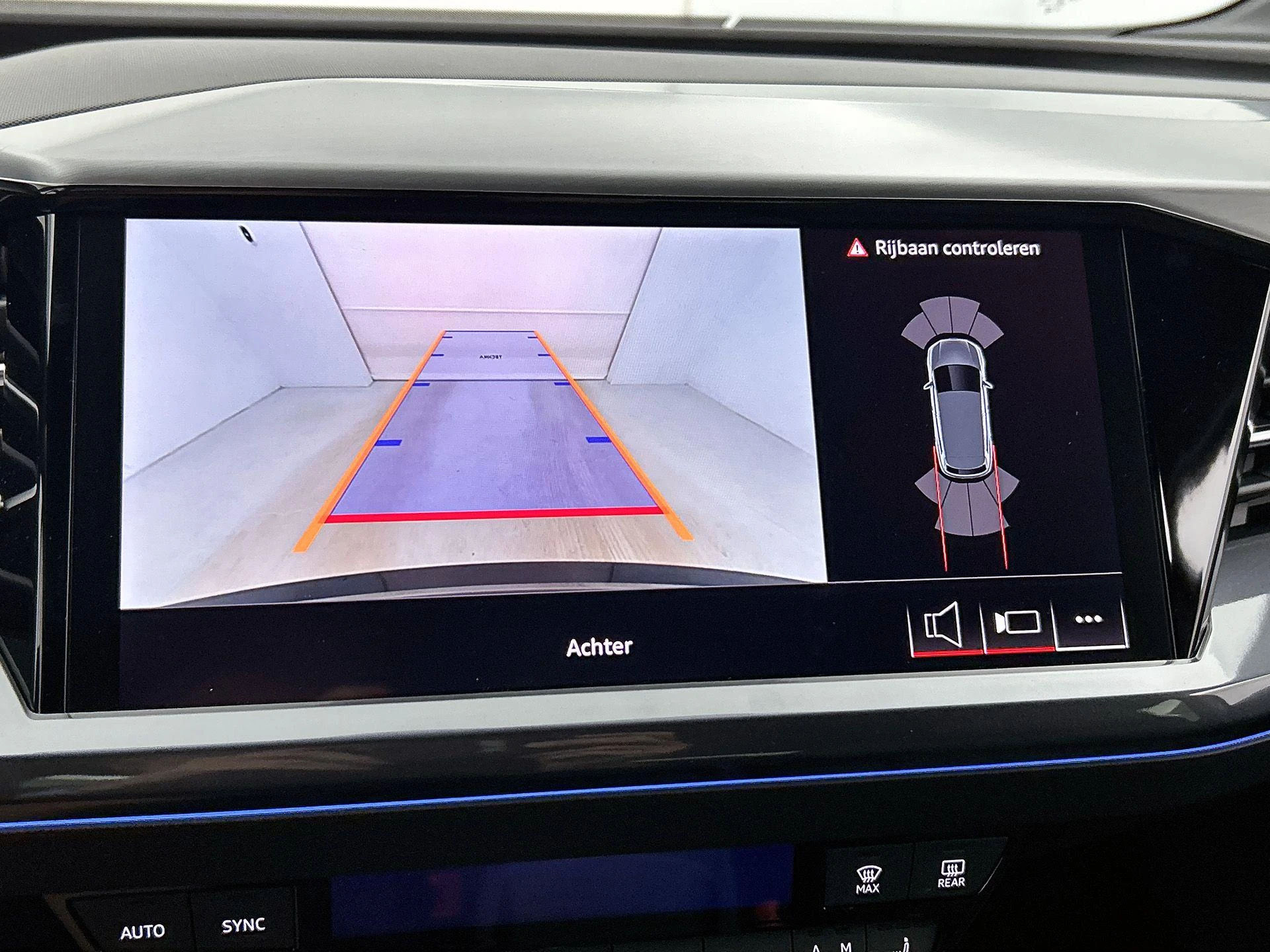 Audi-Q4 e-tron-image-17