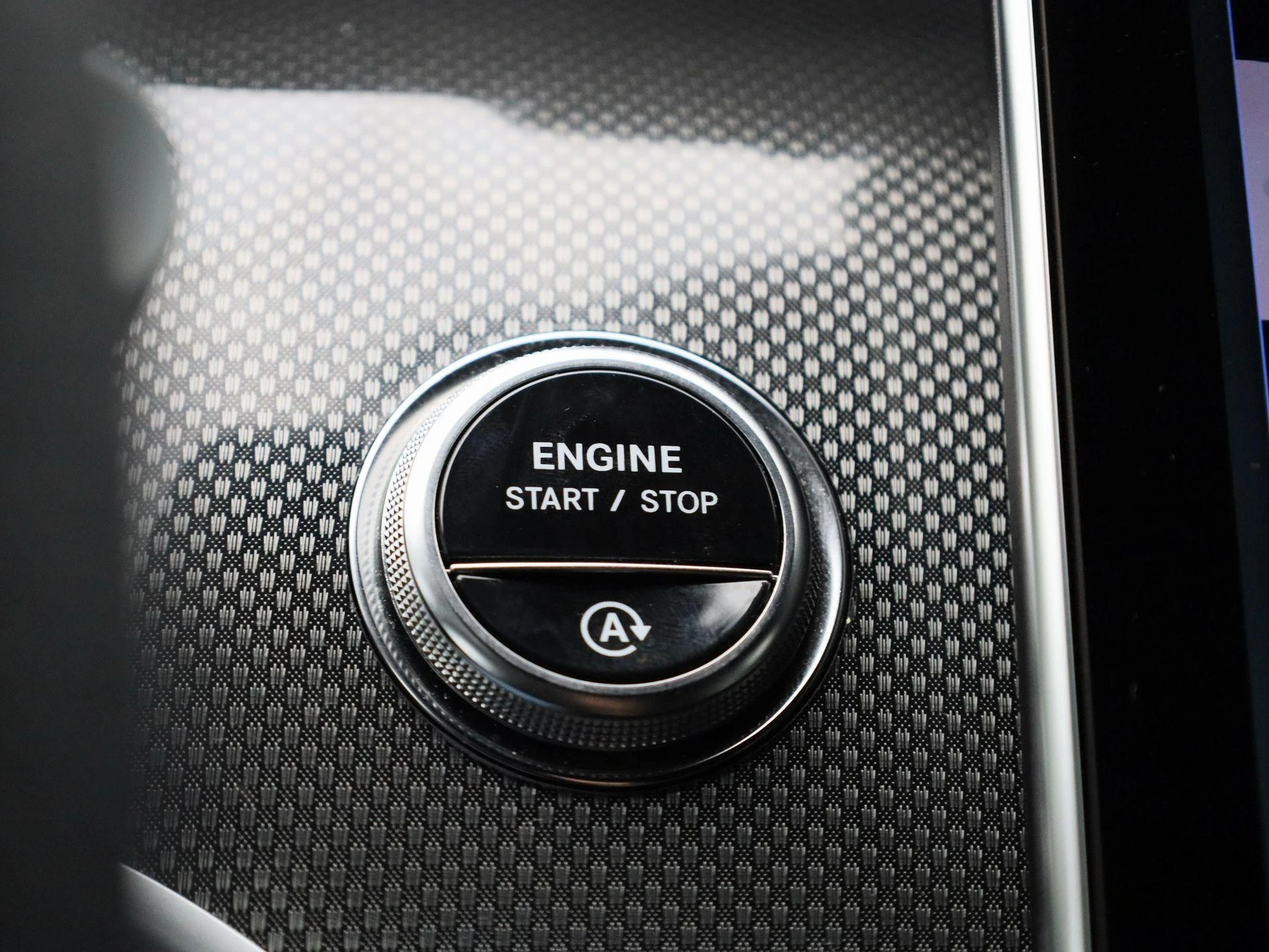 Mercedes-Benz-GLC-image-23