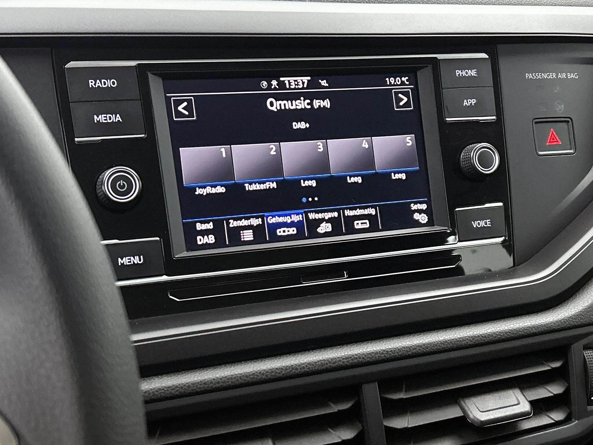 Volkswagen-Polo-image-6