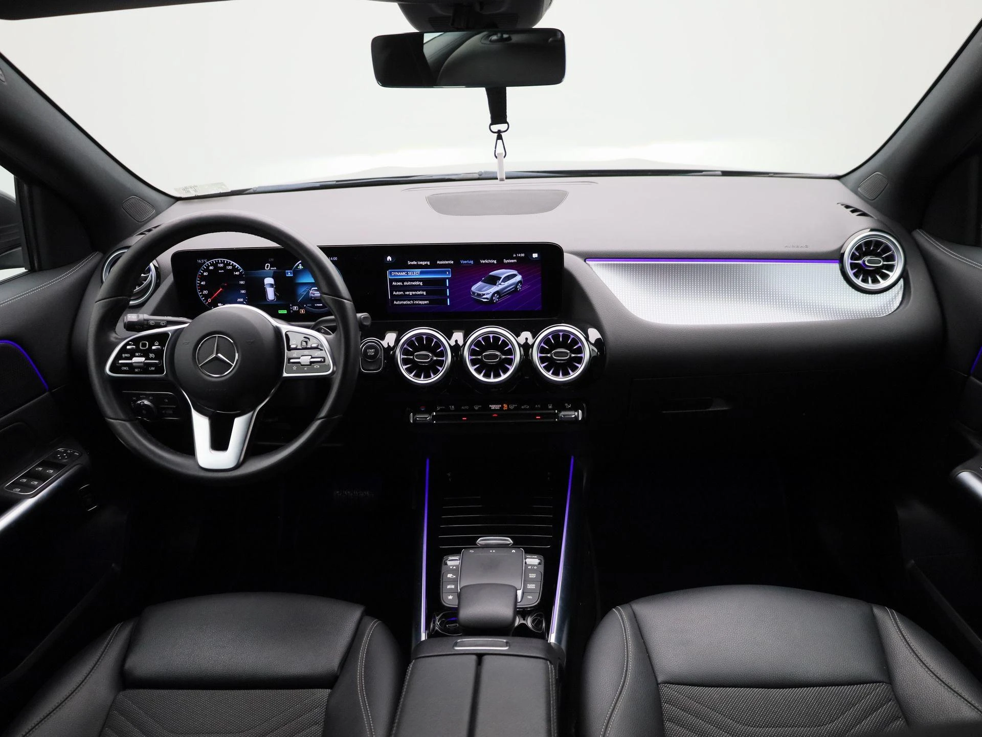 Mercedes-Benz-EQA-image-38