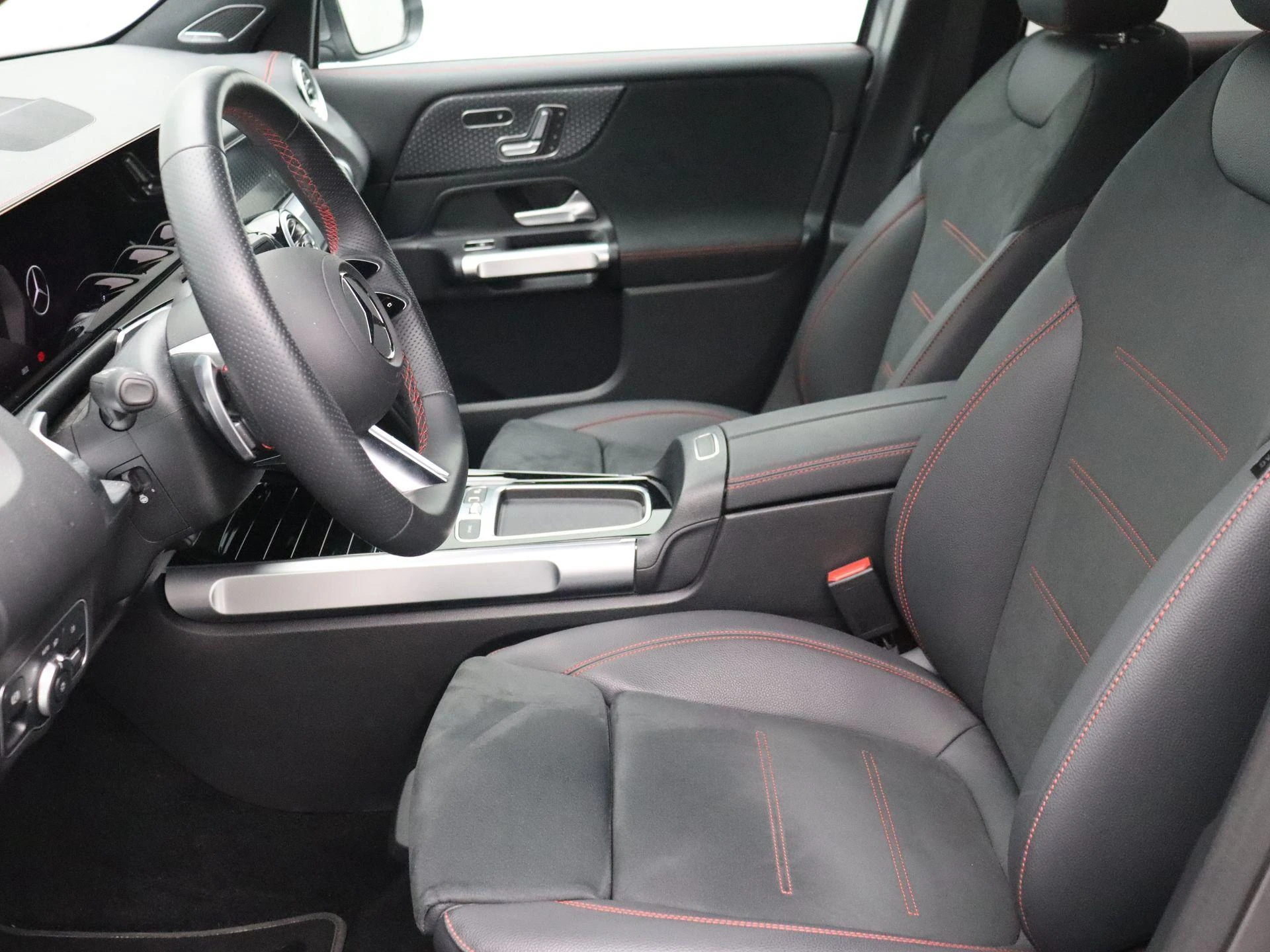 Mercedes-Benz EQB 250+ AMG LINE + HEAD UP + BURMESTER + CARPLAY +