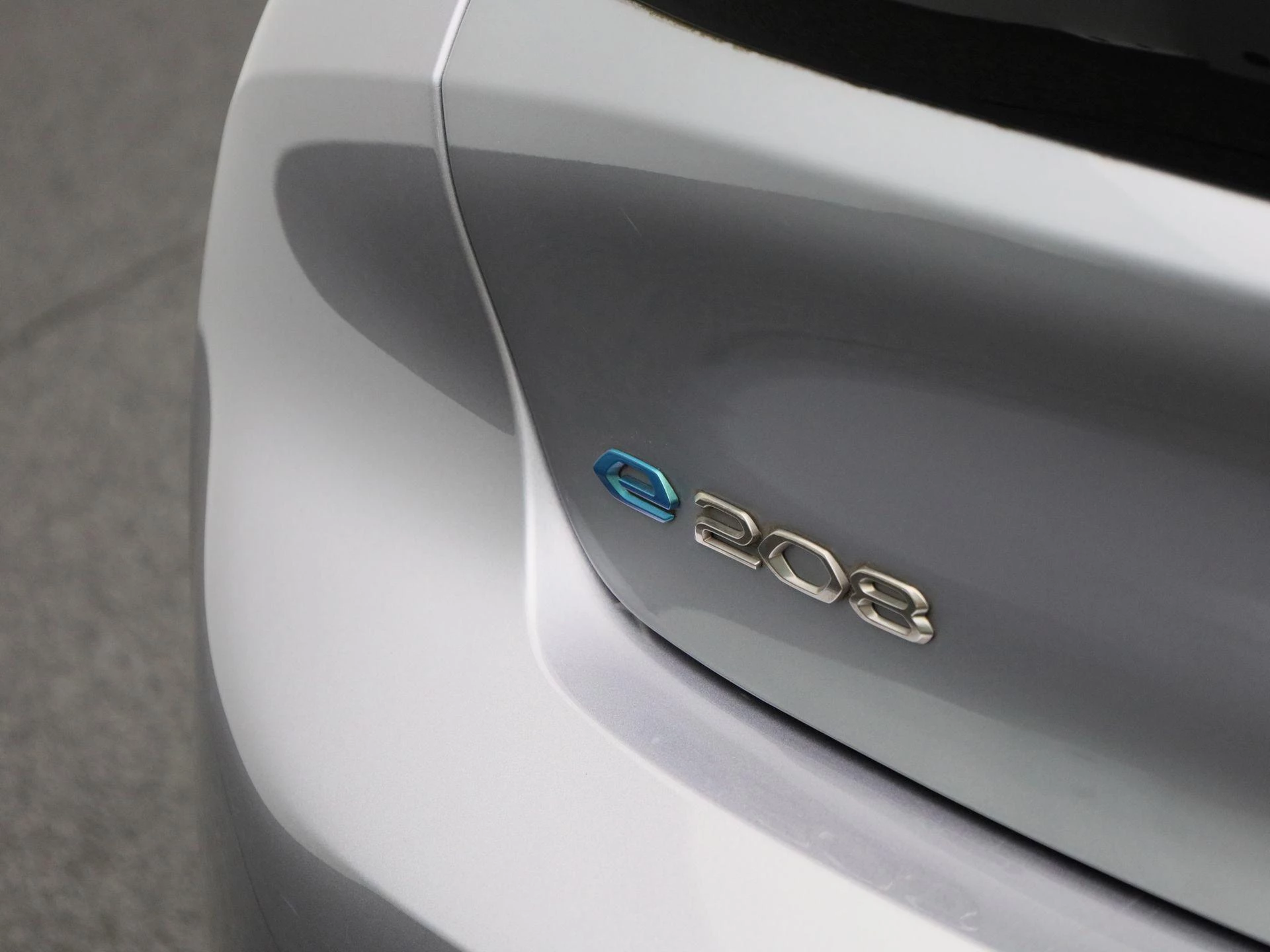 Peugeot-e-208-image-38