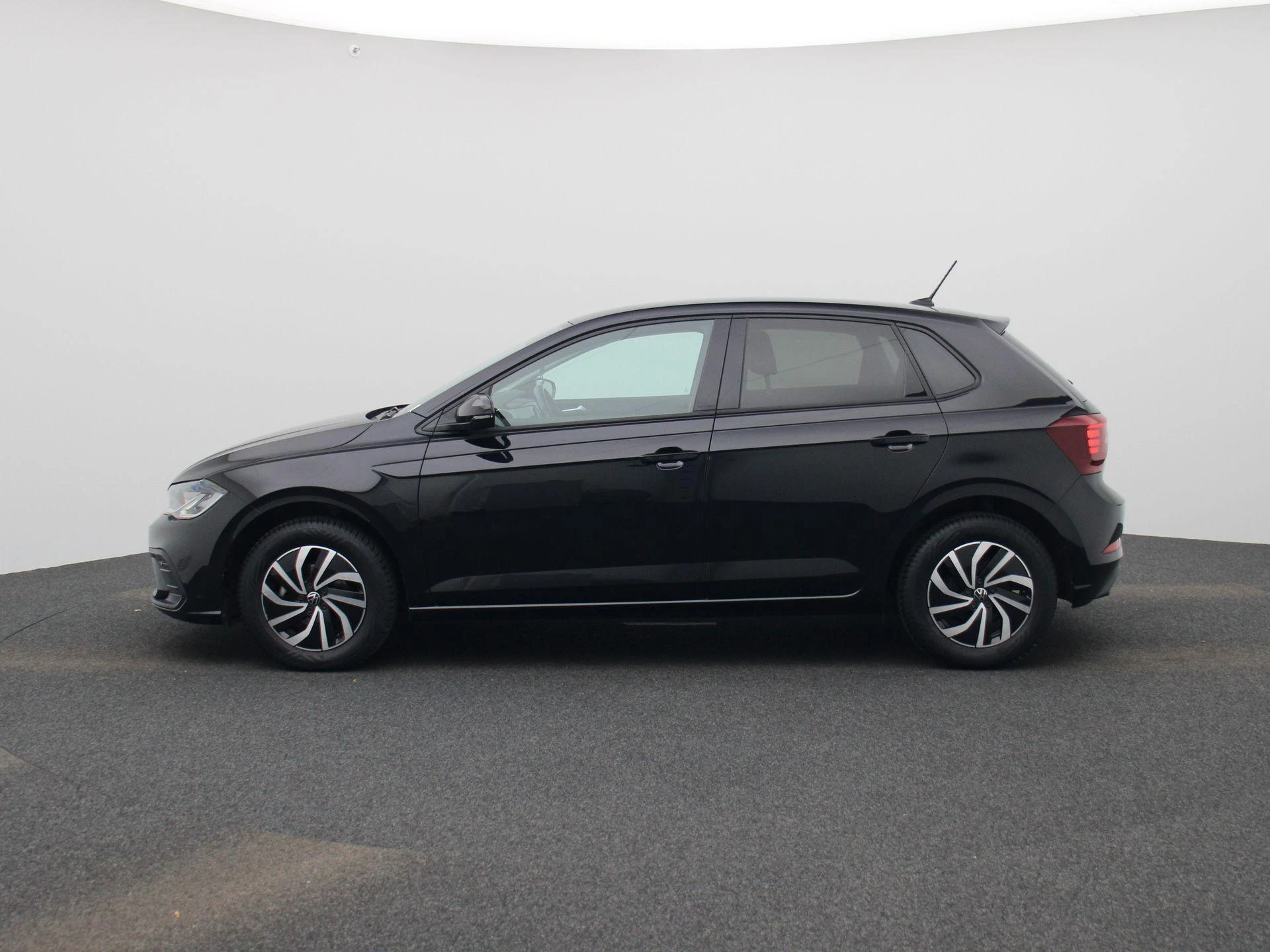 Volkswagen-Polo-image-3