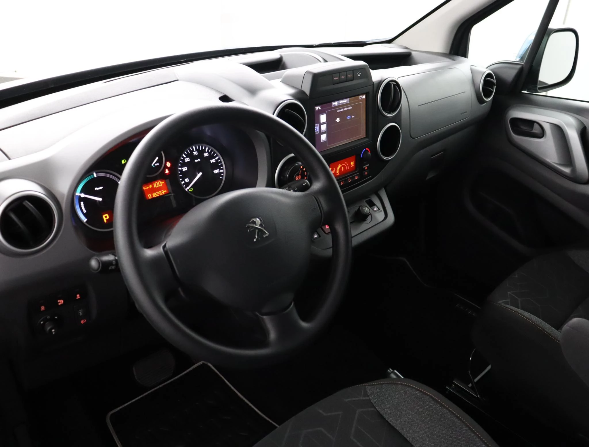 Peugeot-e-Partner-image-35