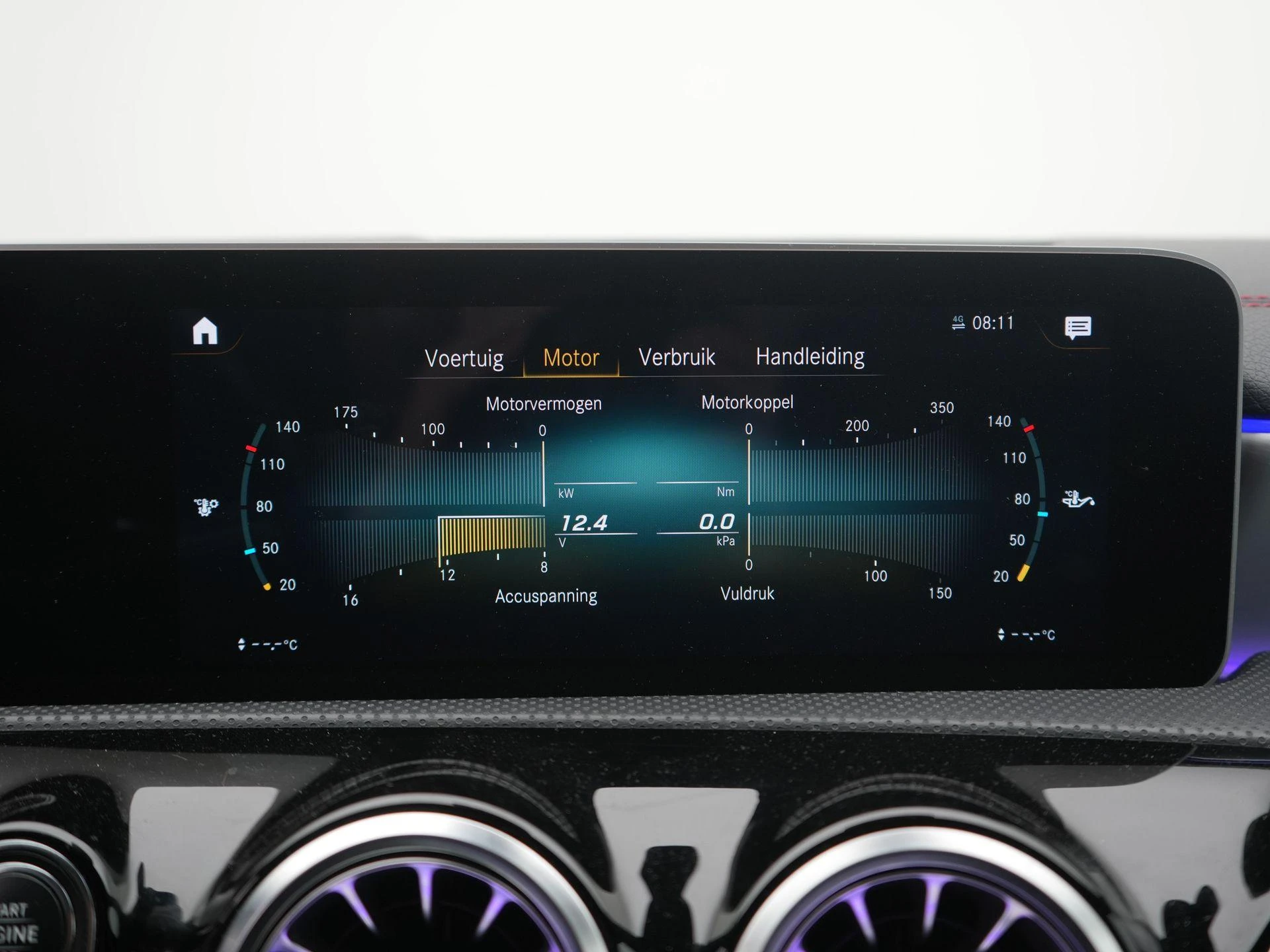 Mercedes-Benz-CLA-image-16