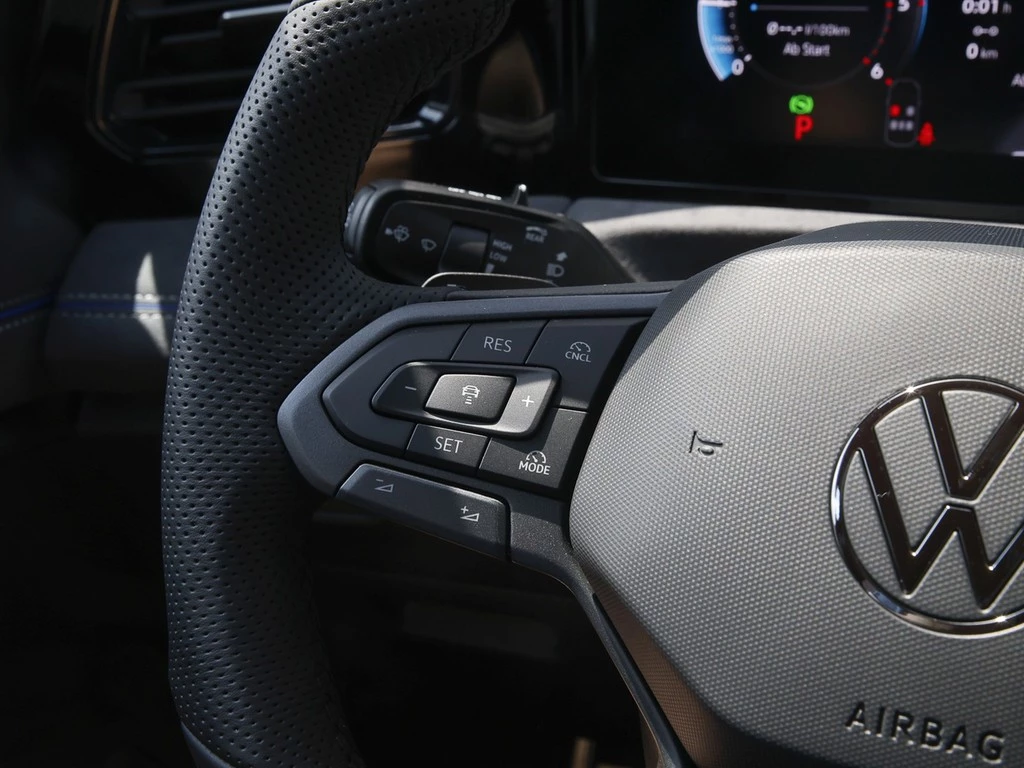Volkswagen Tiguan R-Line 2.0 l TDI 4M. DSG Pano, Standh., AHK VSA