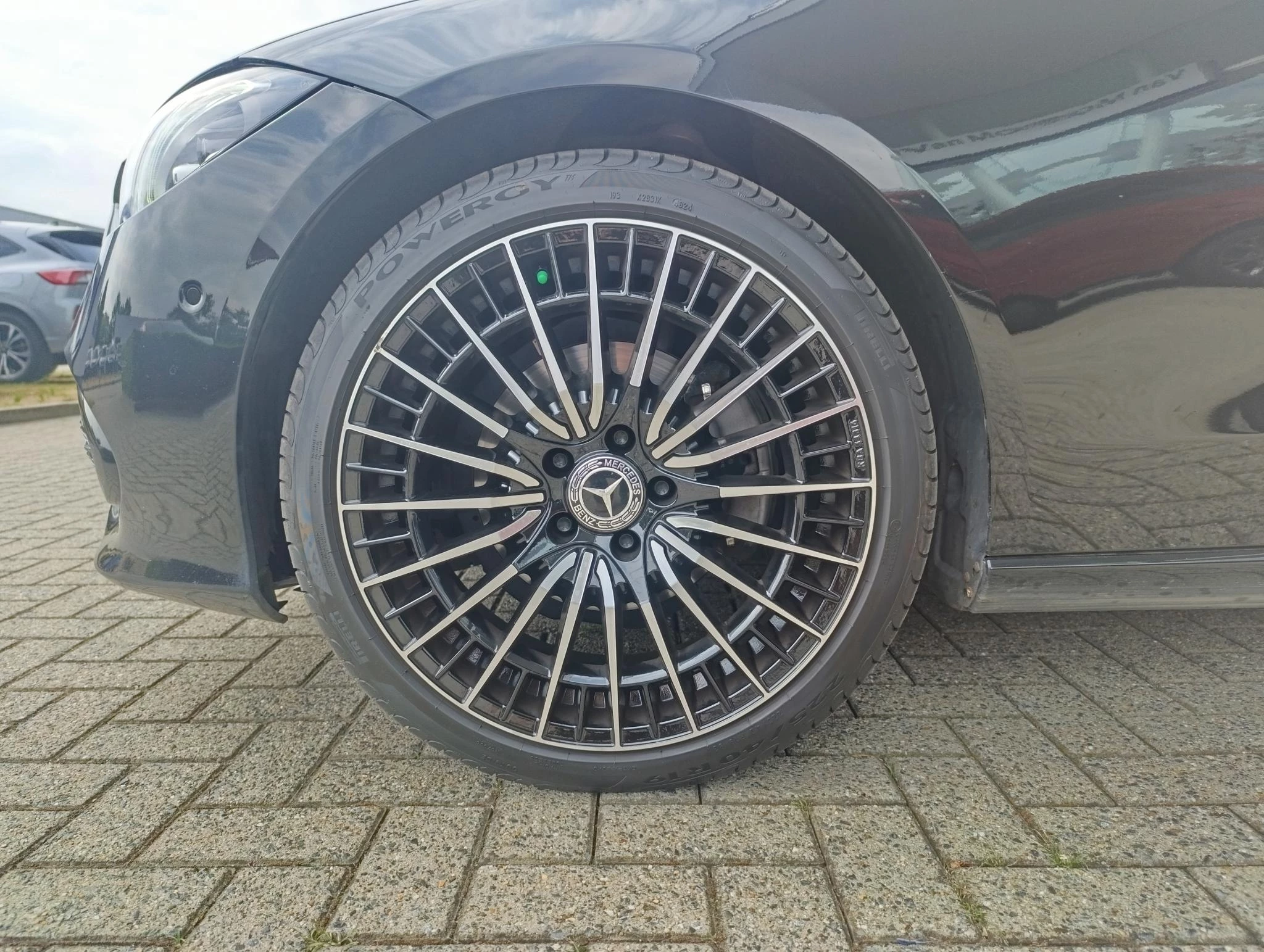Mercedes-Benz-C-Klasse-image-5