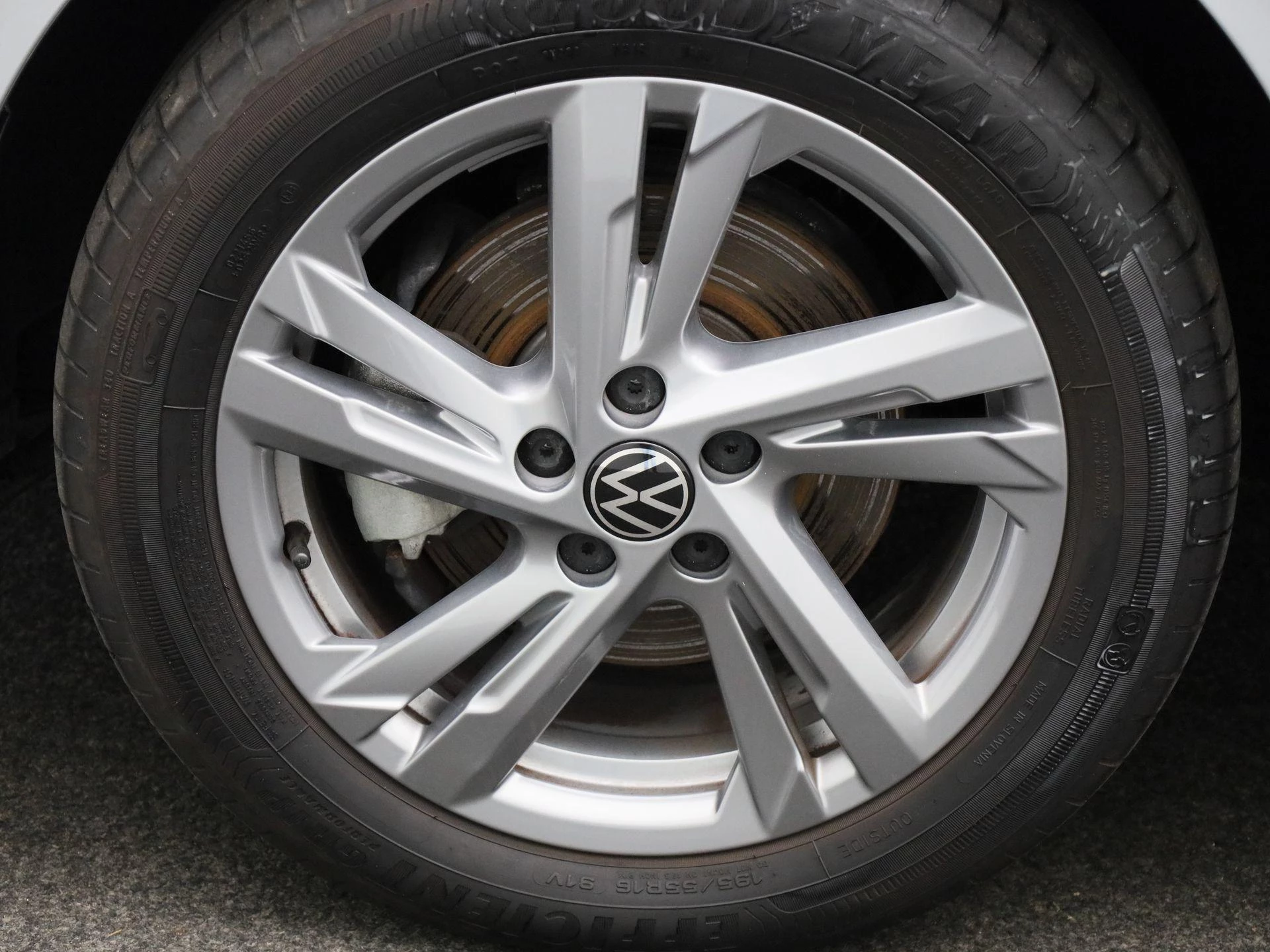 Volkswagen-Polo-image-11