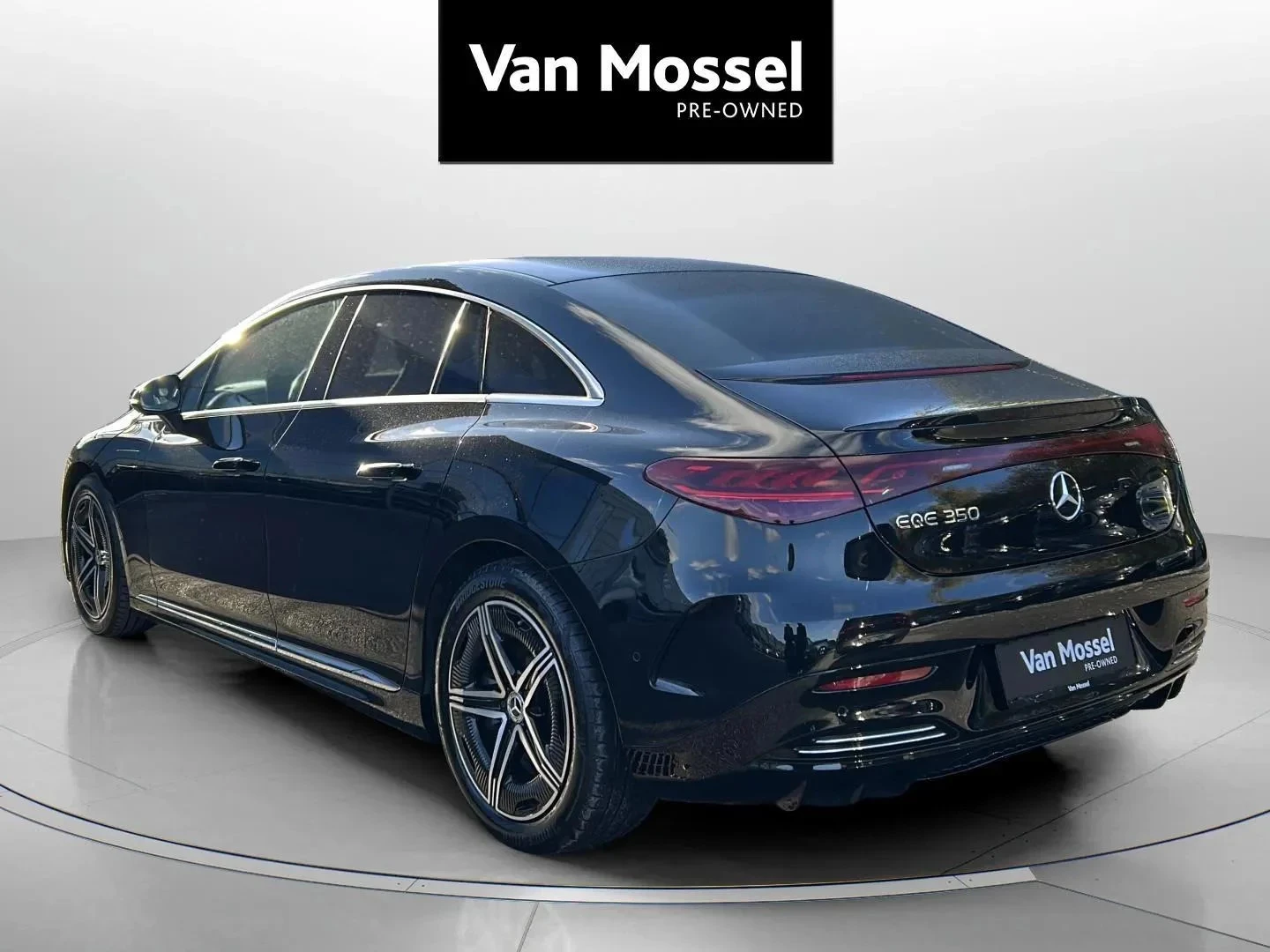 Mercedes-Benz-EQE-image-6