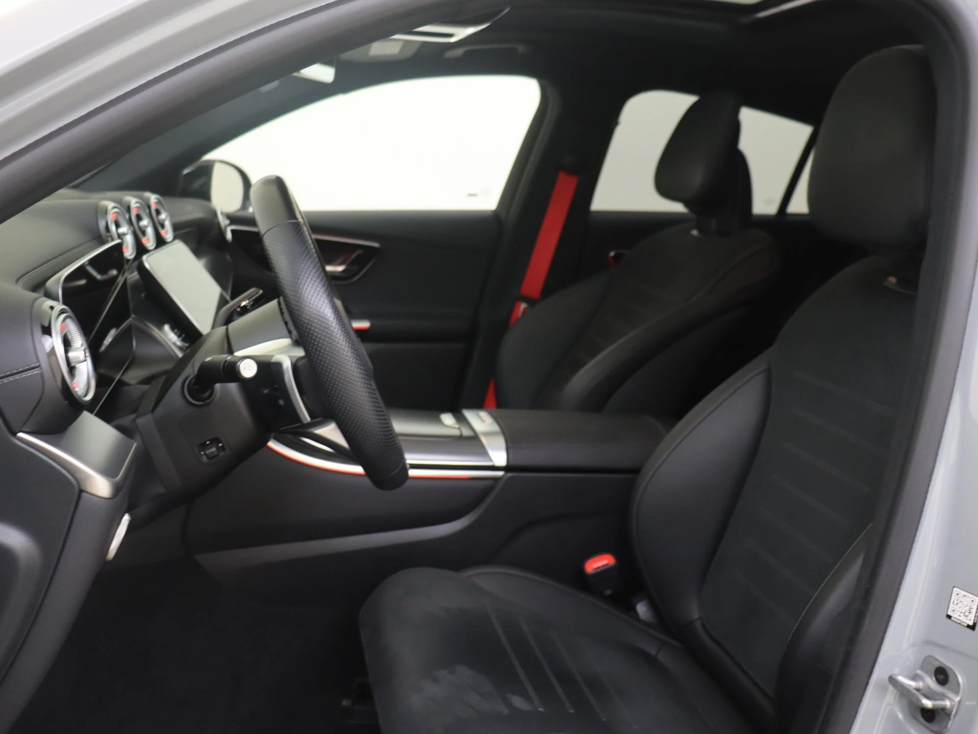 Mercedes-Benz-GLC-image-14