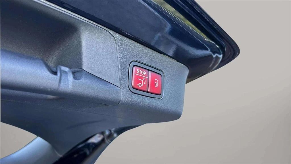 Mercedes-Benz-EQB-image-24