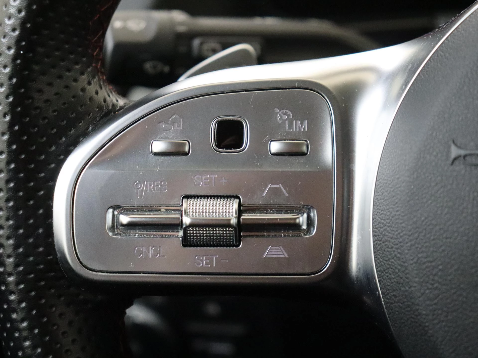 Mercedes-Benz-B-Klasse-image-11