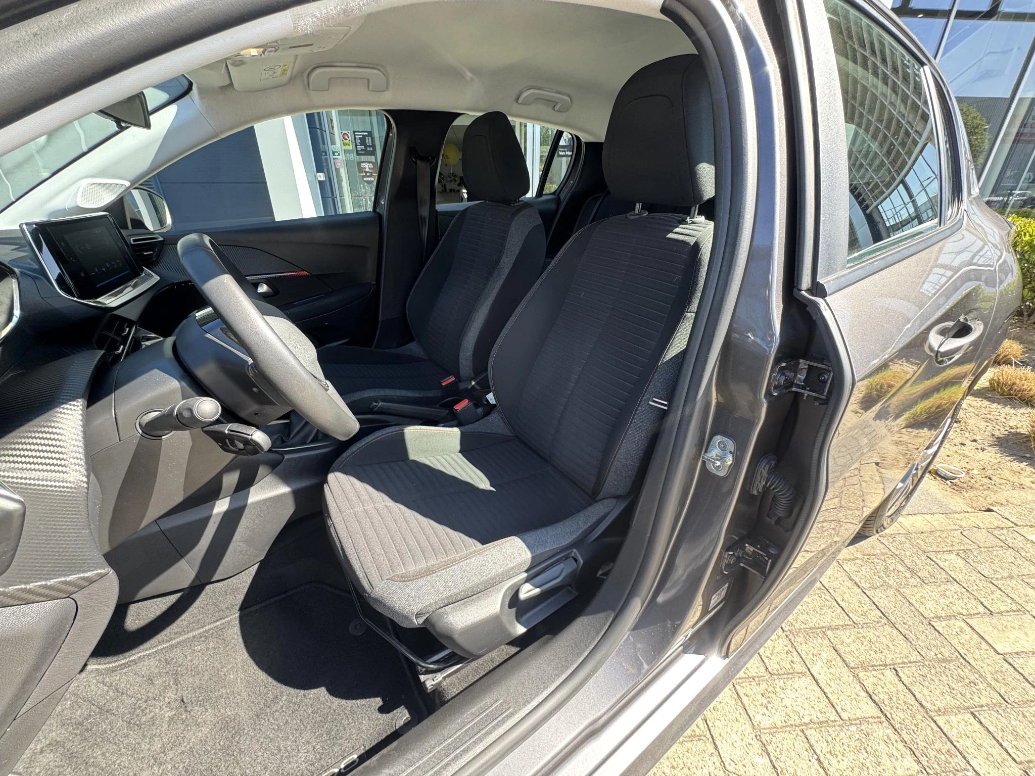 Peugeot-208-image-15