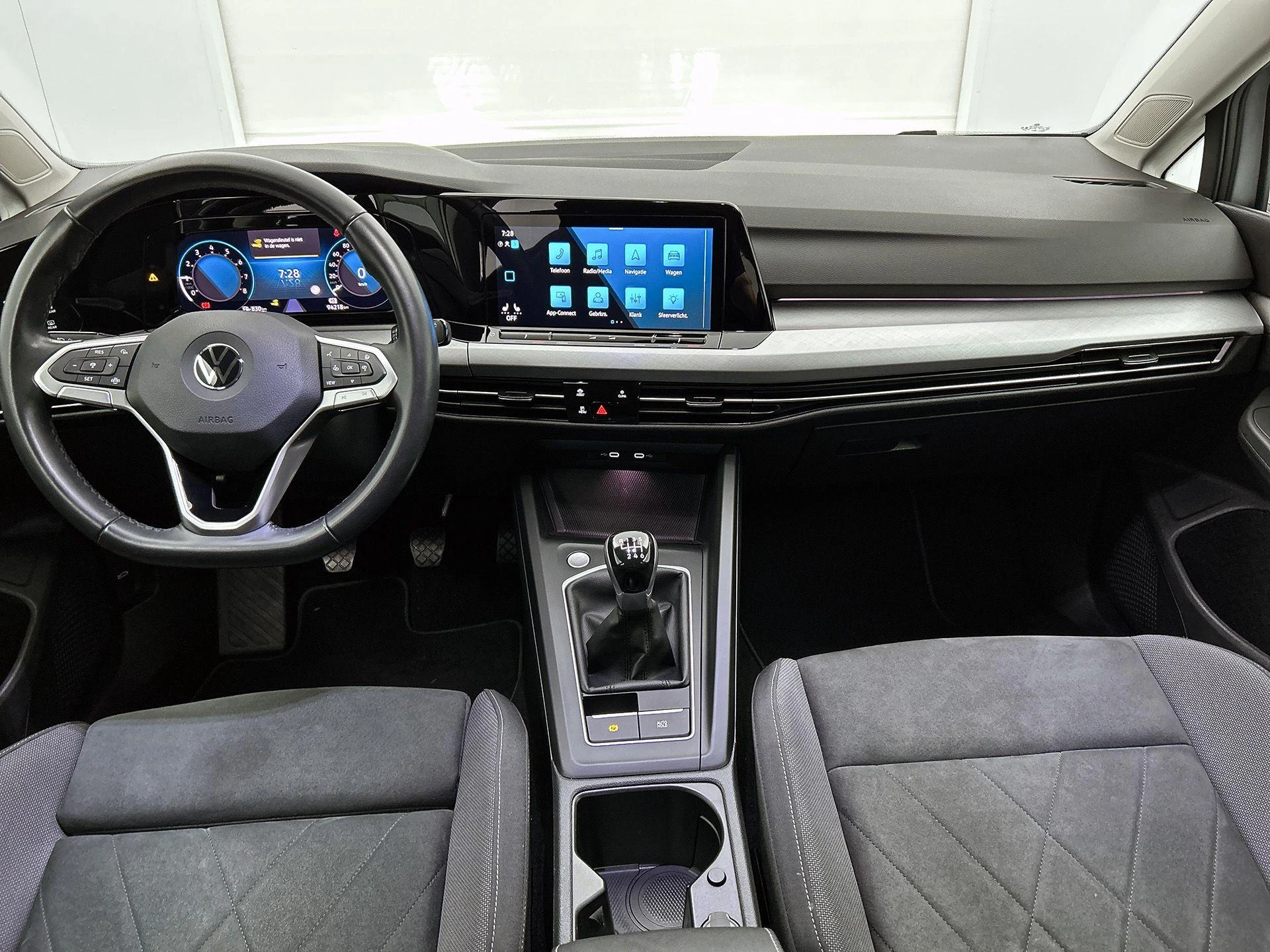 Volkswagen-Golf-image-19