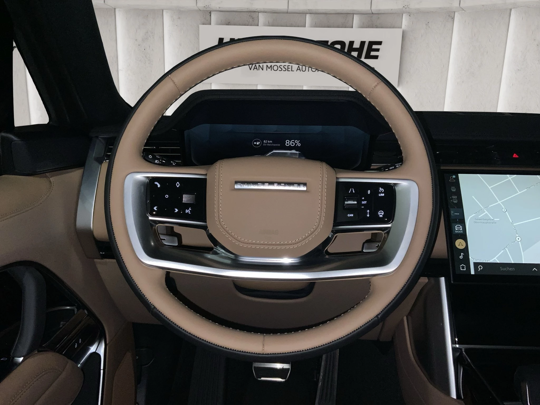 Land Rover-Range Rover-image-12