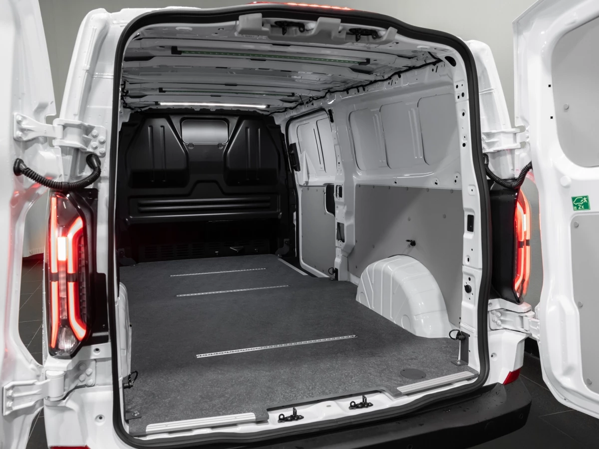 Ford-Transit Custom-image-10