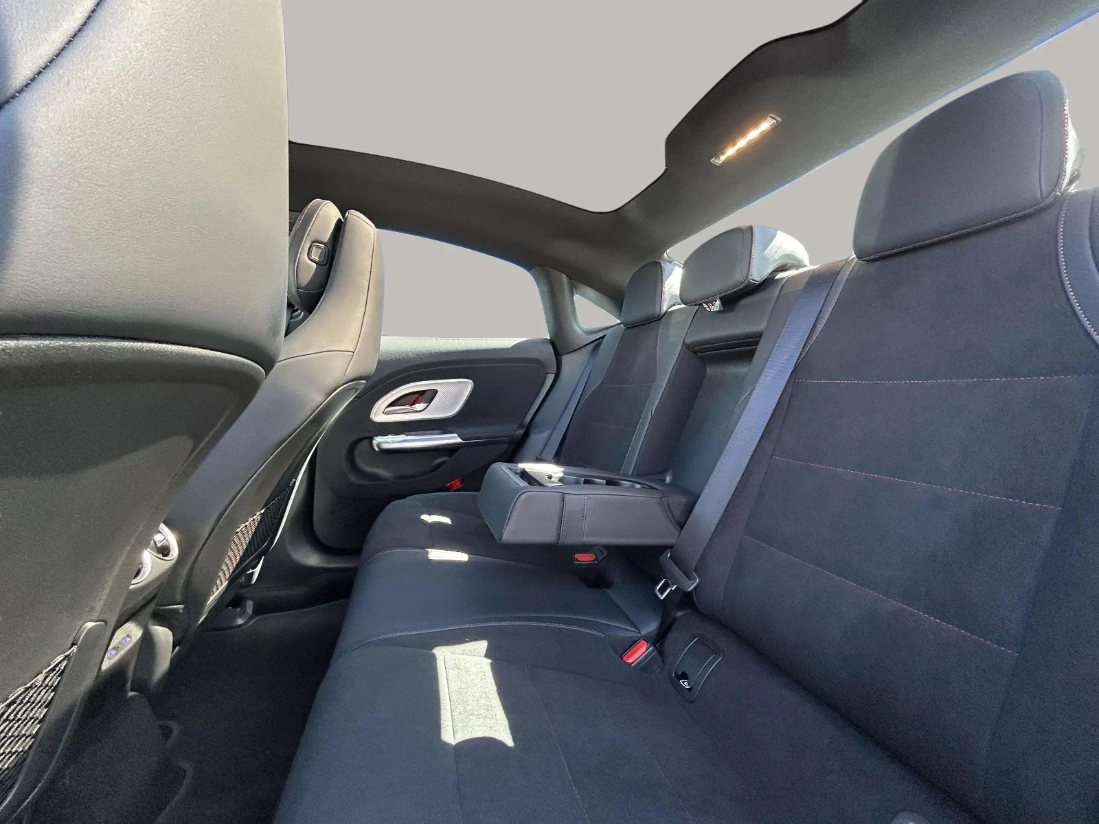 Mercedes-Benz-CLA-image-20
