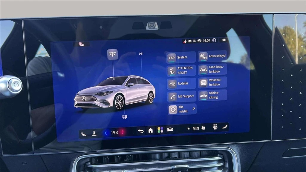 Mercedes-Benz-CLA-image-18