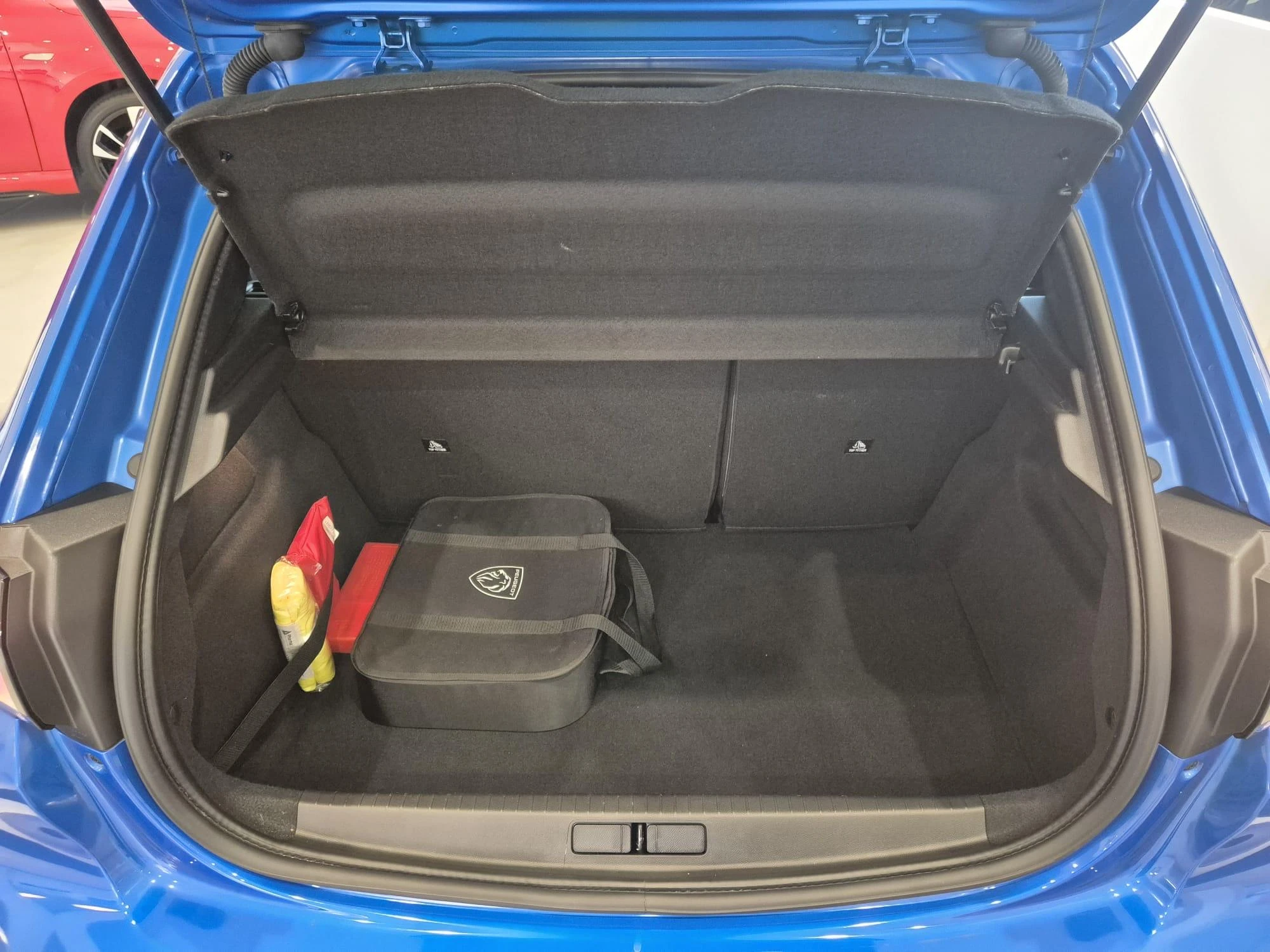 Peugeot-e-208-image-7