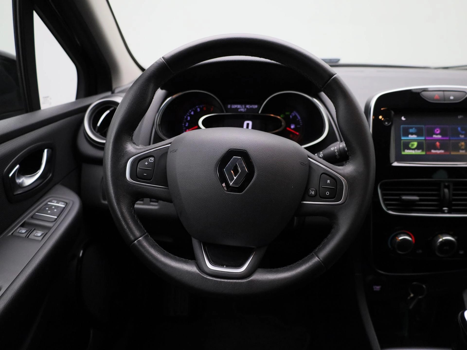 Renault-Clio-image-6