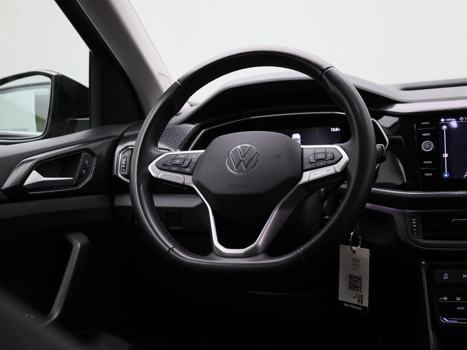 Volkswagen-T-Cross-image-8