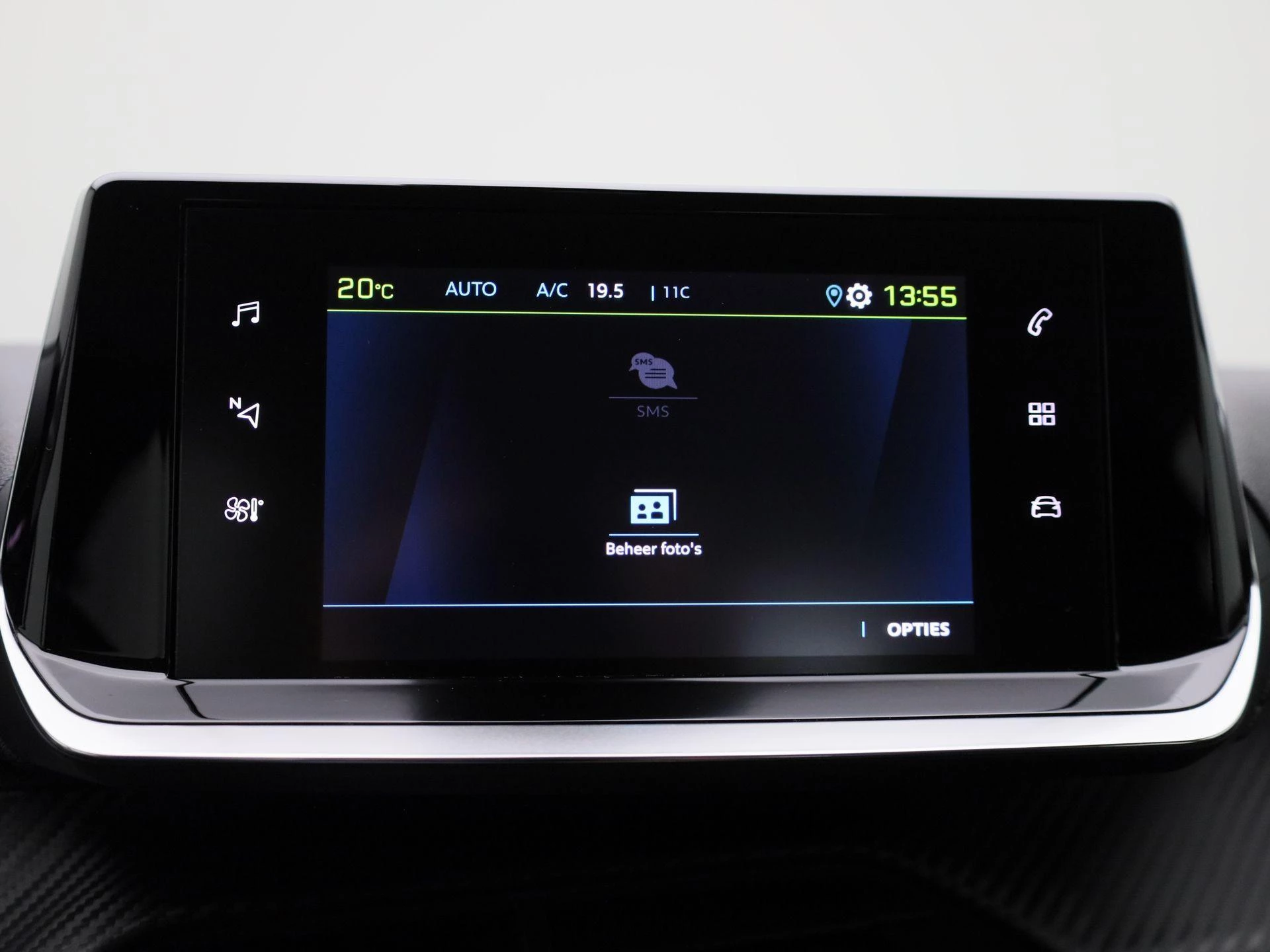 Peugeot-e-208-image-24