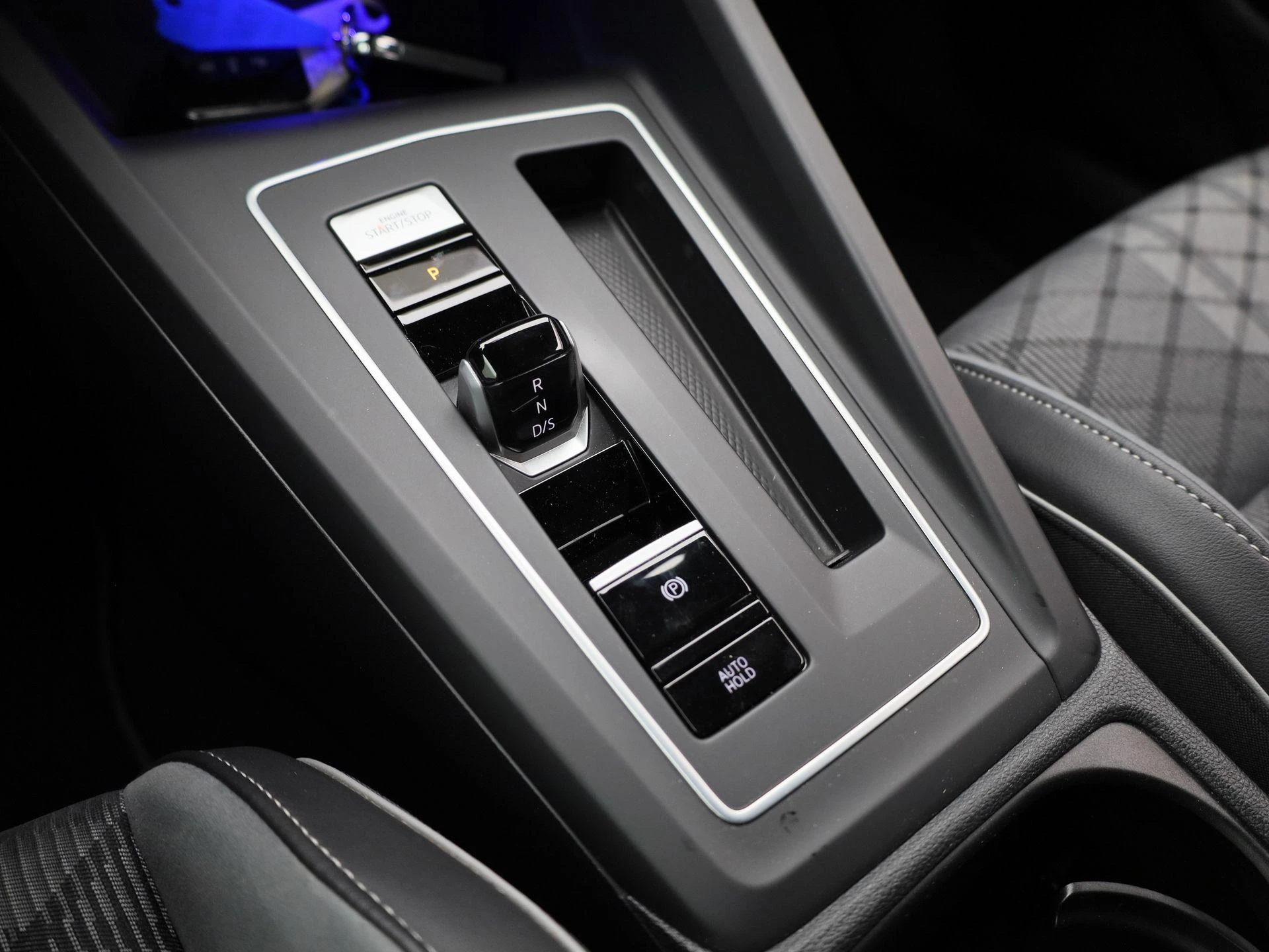 Volkswagen-Golf-image-33