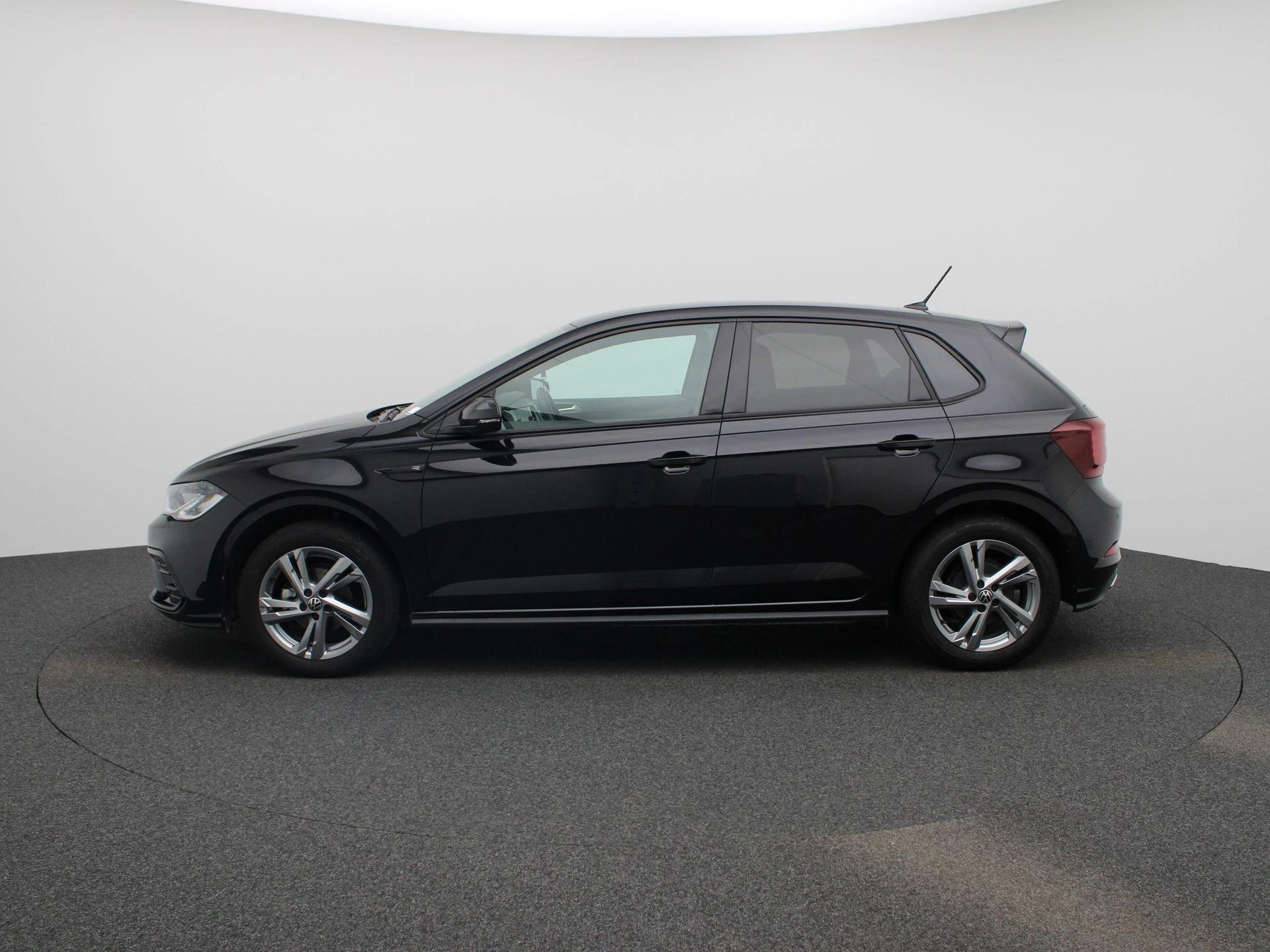 Volkswagen-Polo-image-3