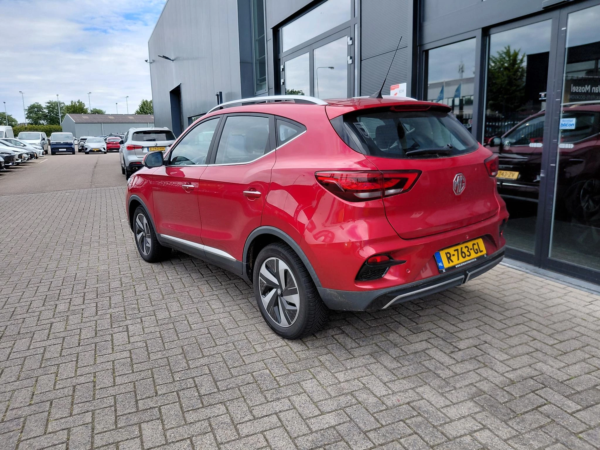 MG-ZS EV-image-1