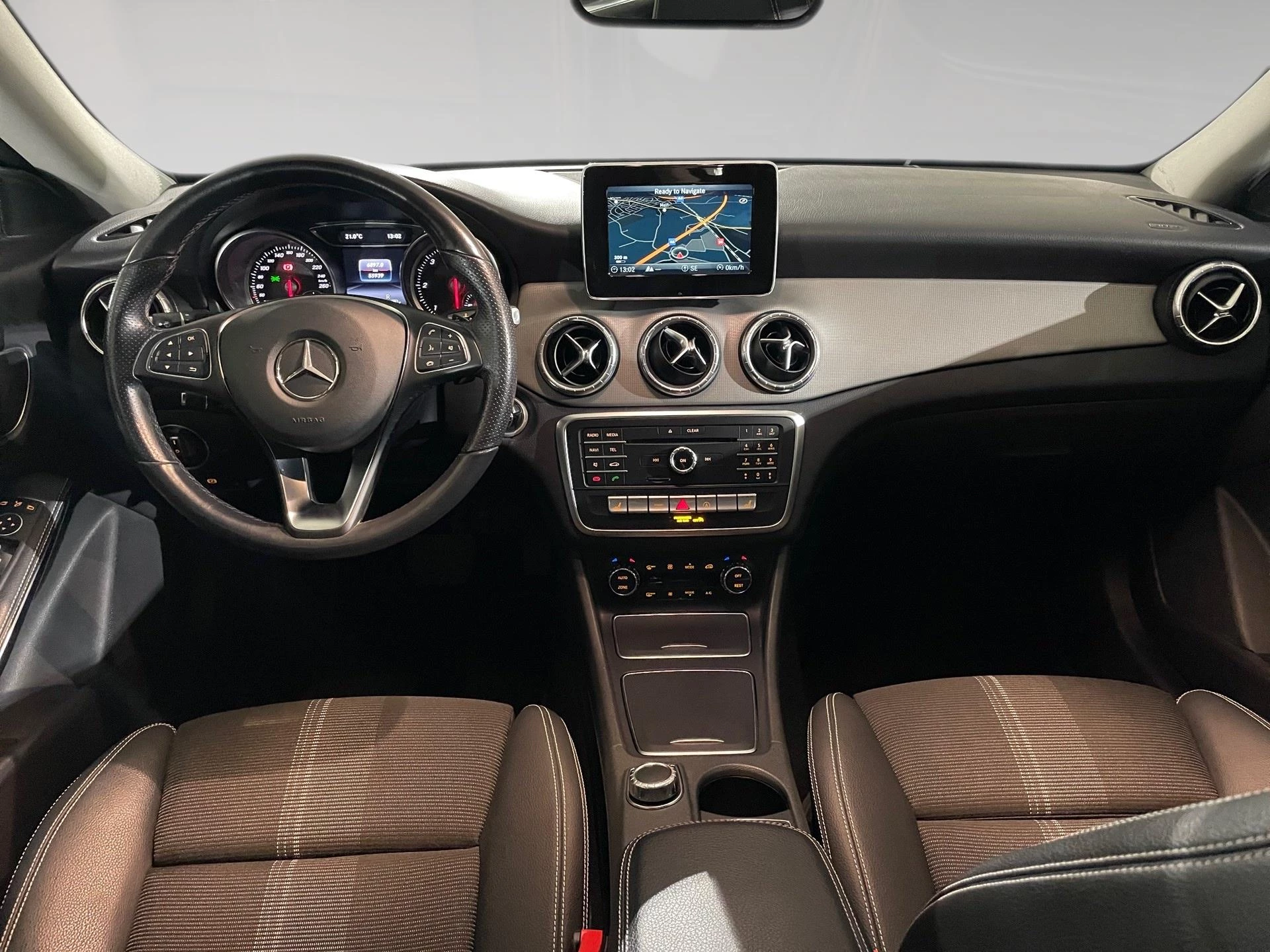 Mercedes-Benz-CLA-image-4